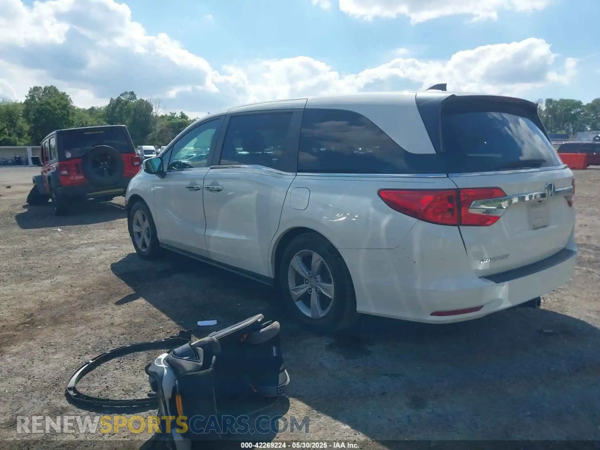 3 Photograph of a damaged car 5FNRL6H55KB098240 HONDA ODYSSEY 2019