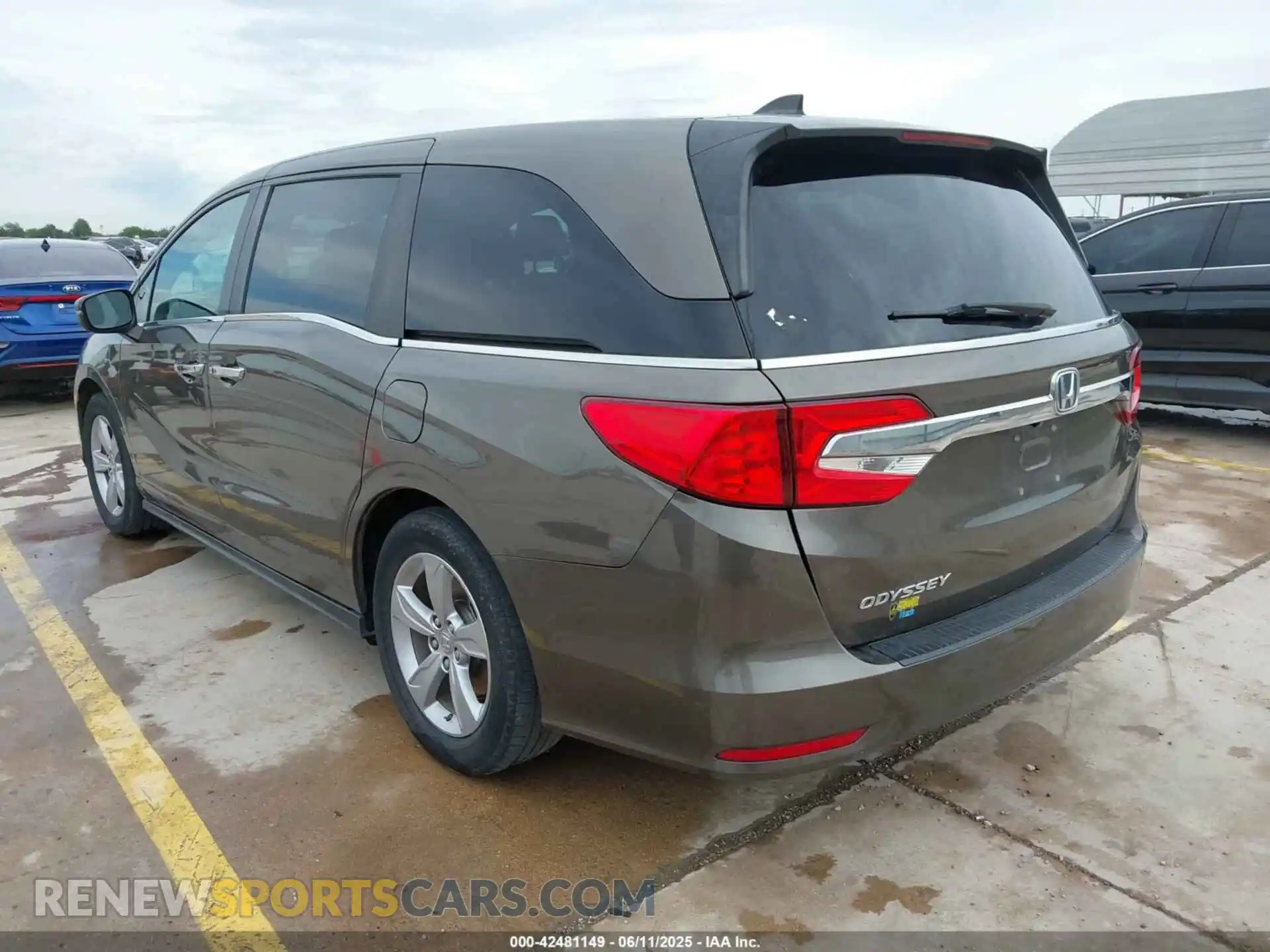 3 Photograph of a damaged car 5FNRL6H58KB046696 HONDA ODYSSEY 2019