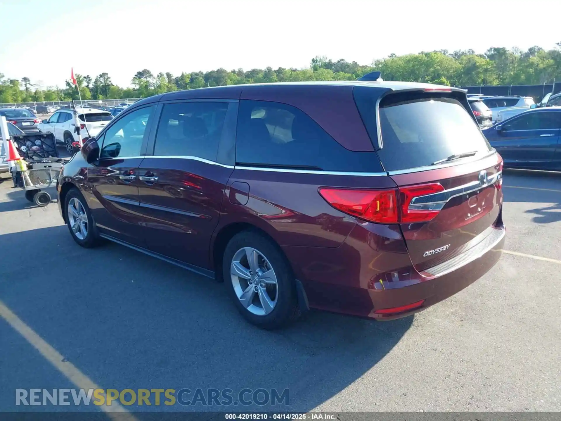 3 Photograph of a damaged car 5FNRL6H5XKB125738 HONDA ODYSSEY 2019