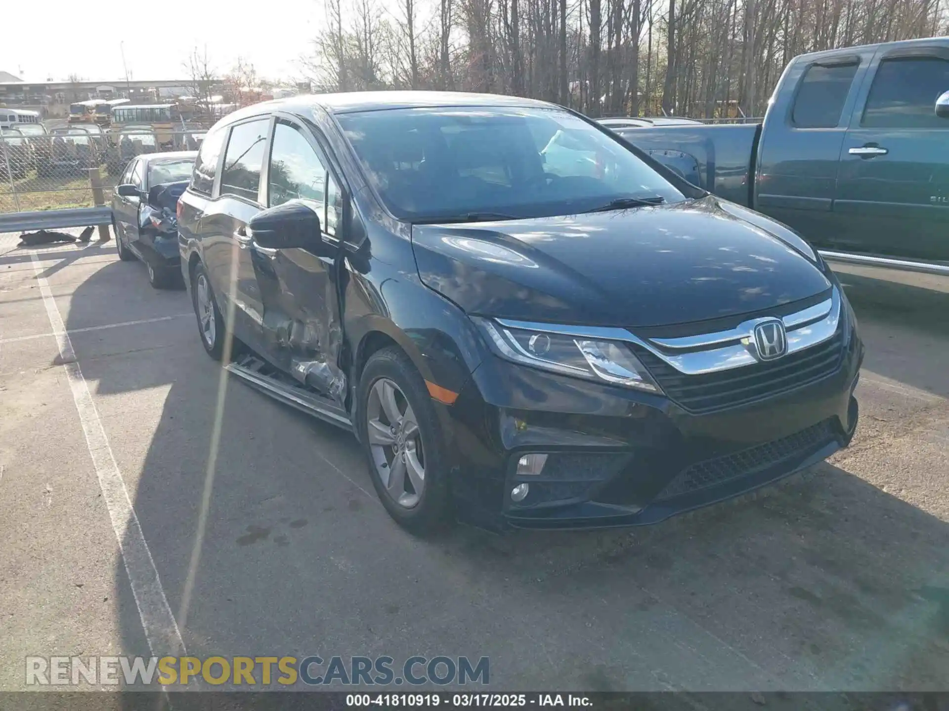 1 Photograph of a damaged car 5FNRL6H74KB061567 HONDA ODYSSEY 2019