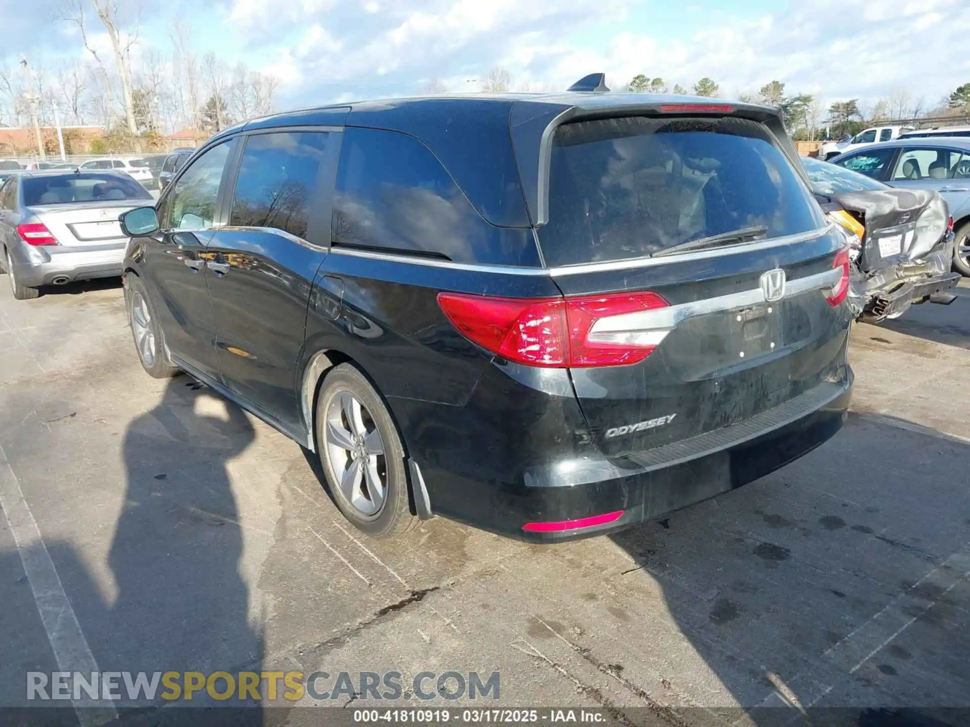 3 Photograph of a damaged car 5FNRL6H74KB061567 HONDA ODYSSEY 2019