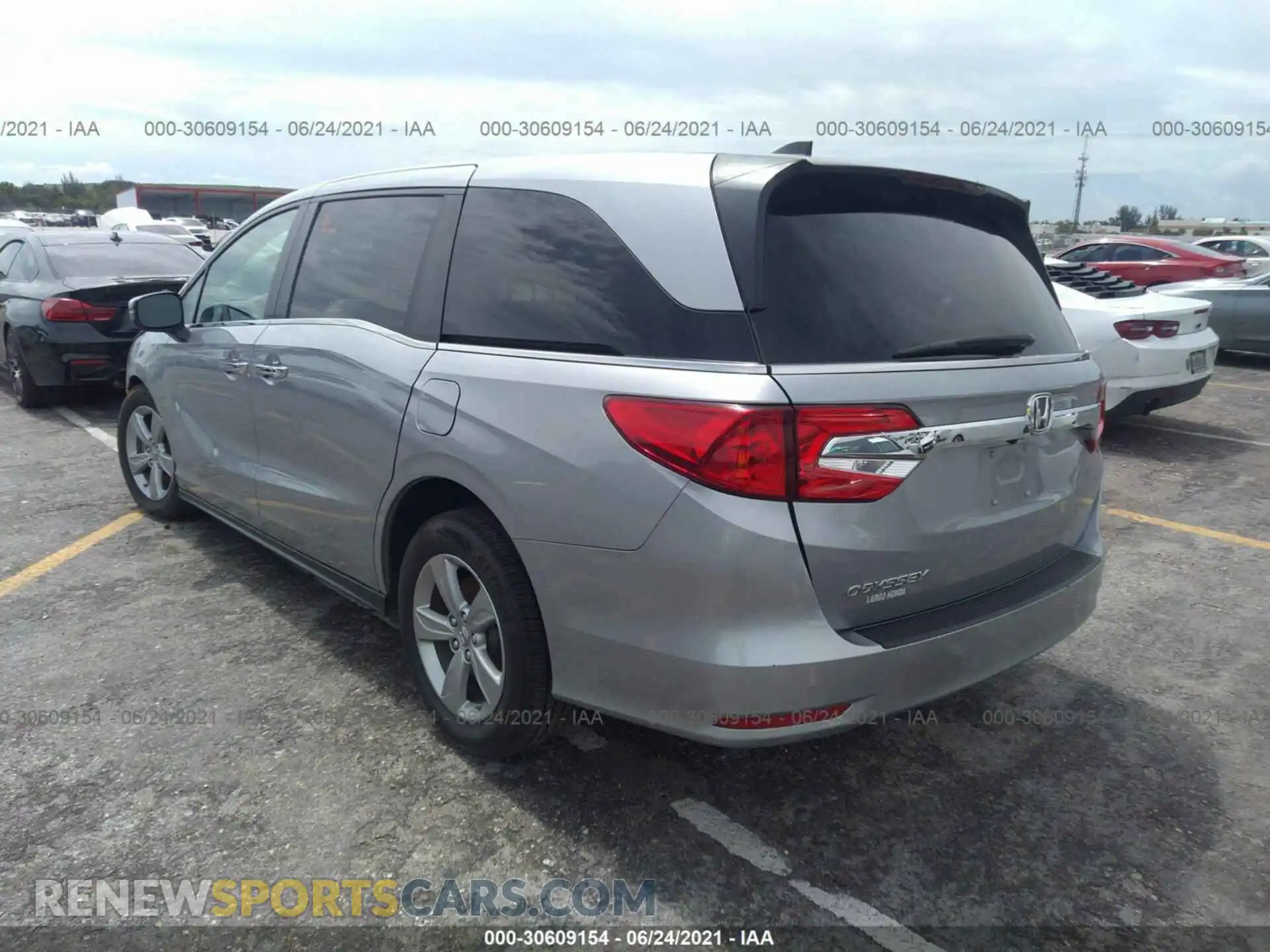 3 fotografías del automóvil dañado 5FNRL6H78KB053116 HONDA ODYSSEY 2019