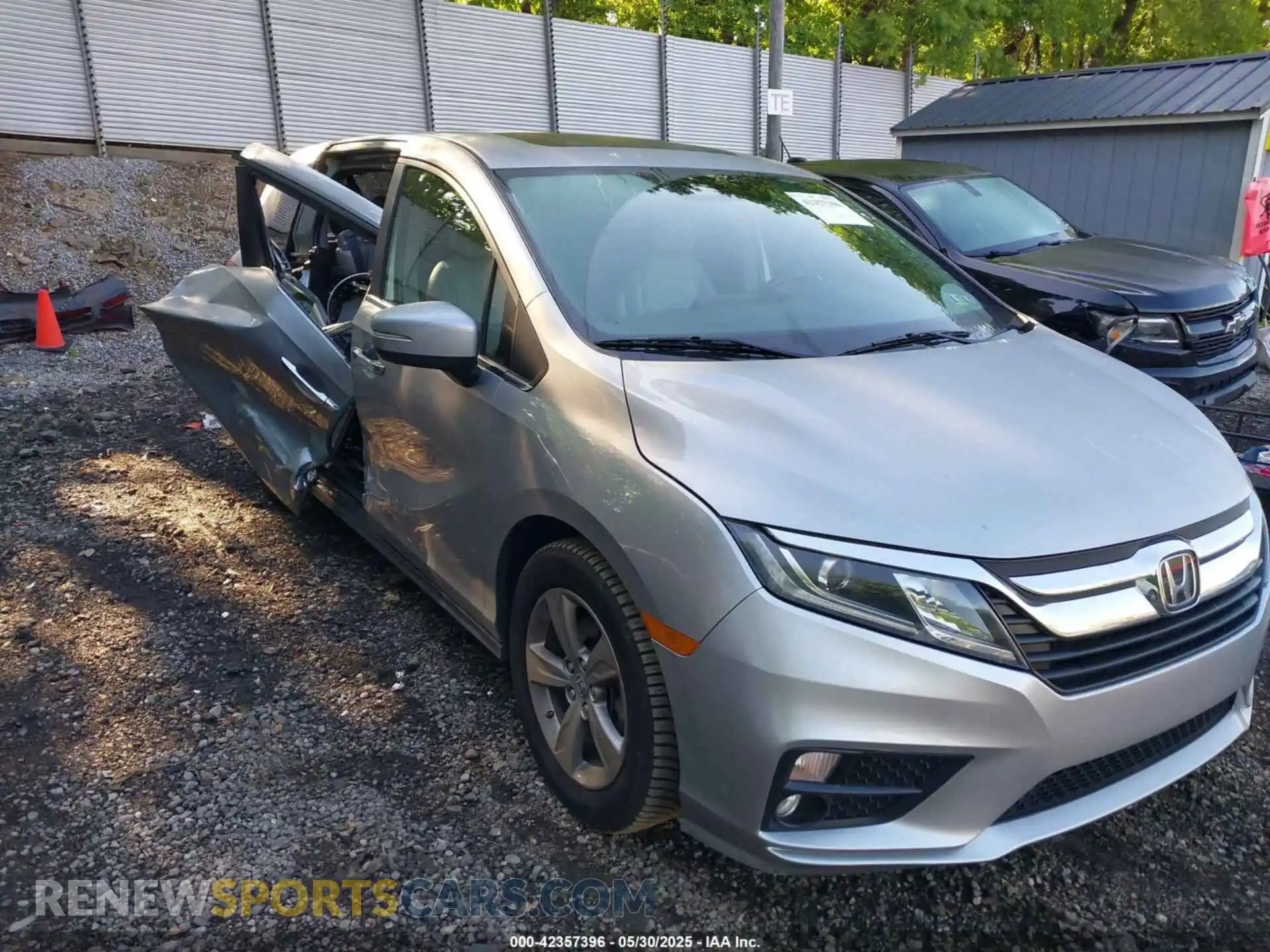 1 Photograph of a damaged car 5FNRL6H78KB112584 HONDA ODYSSEY 2019