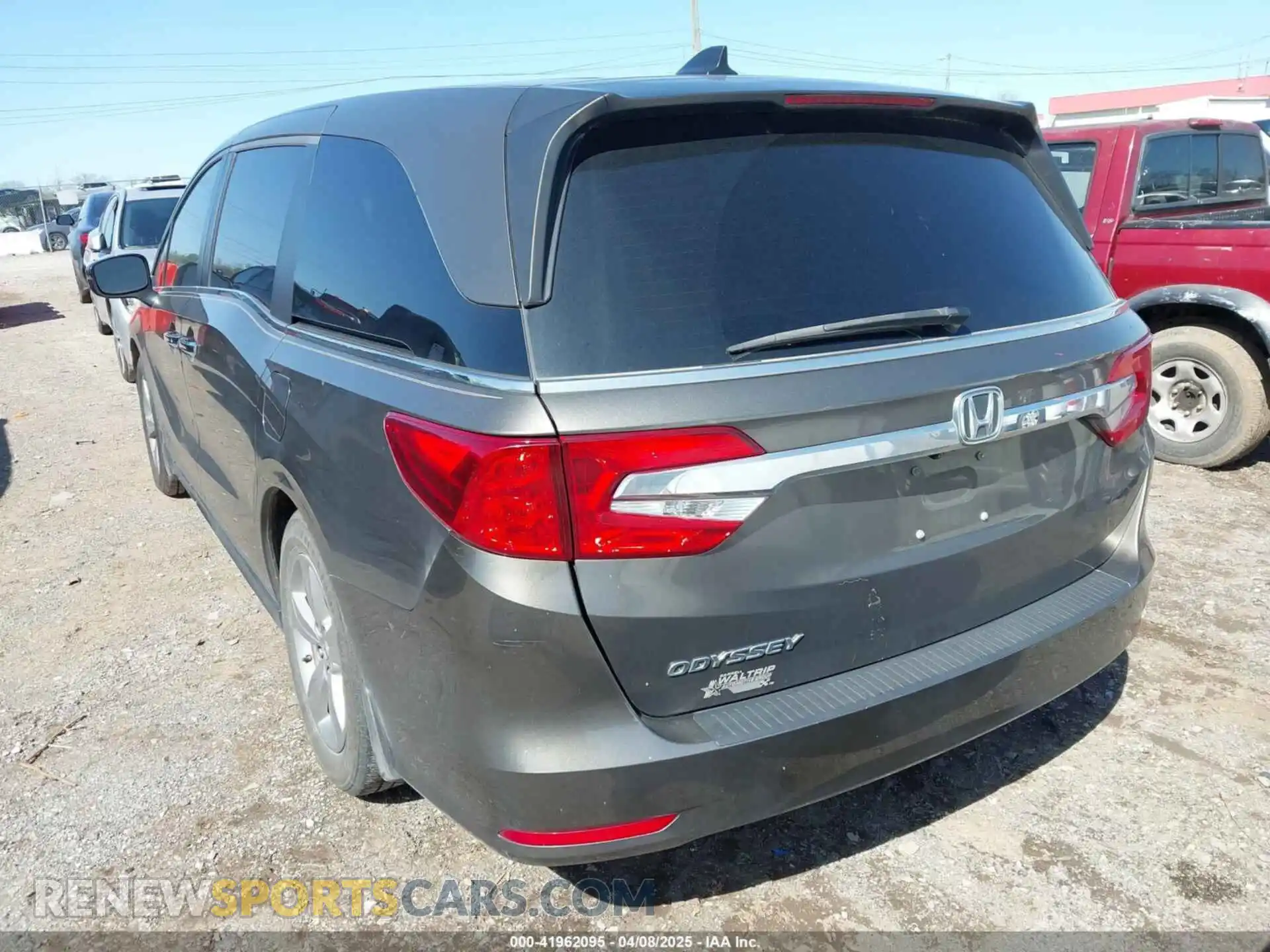 3 Photograph of a damaged car 5FNRL6H78KB115260 HONDA ODYSSEY 2019