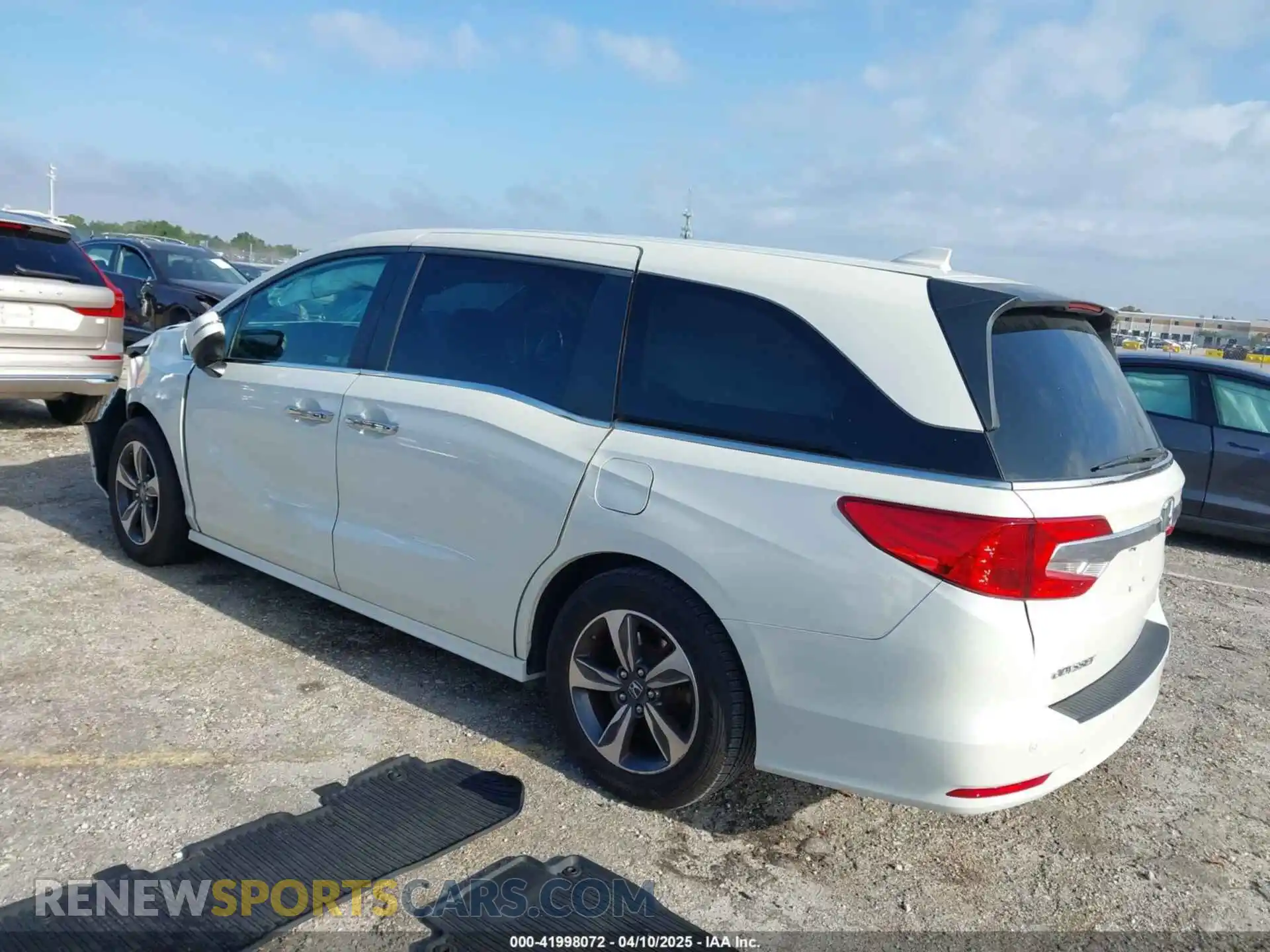 3 Photograph of a damaged car 5FNRL6H81KB068064 HONDA ODYSSEY 2019