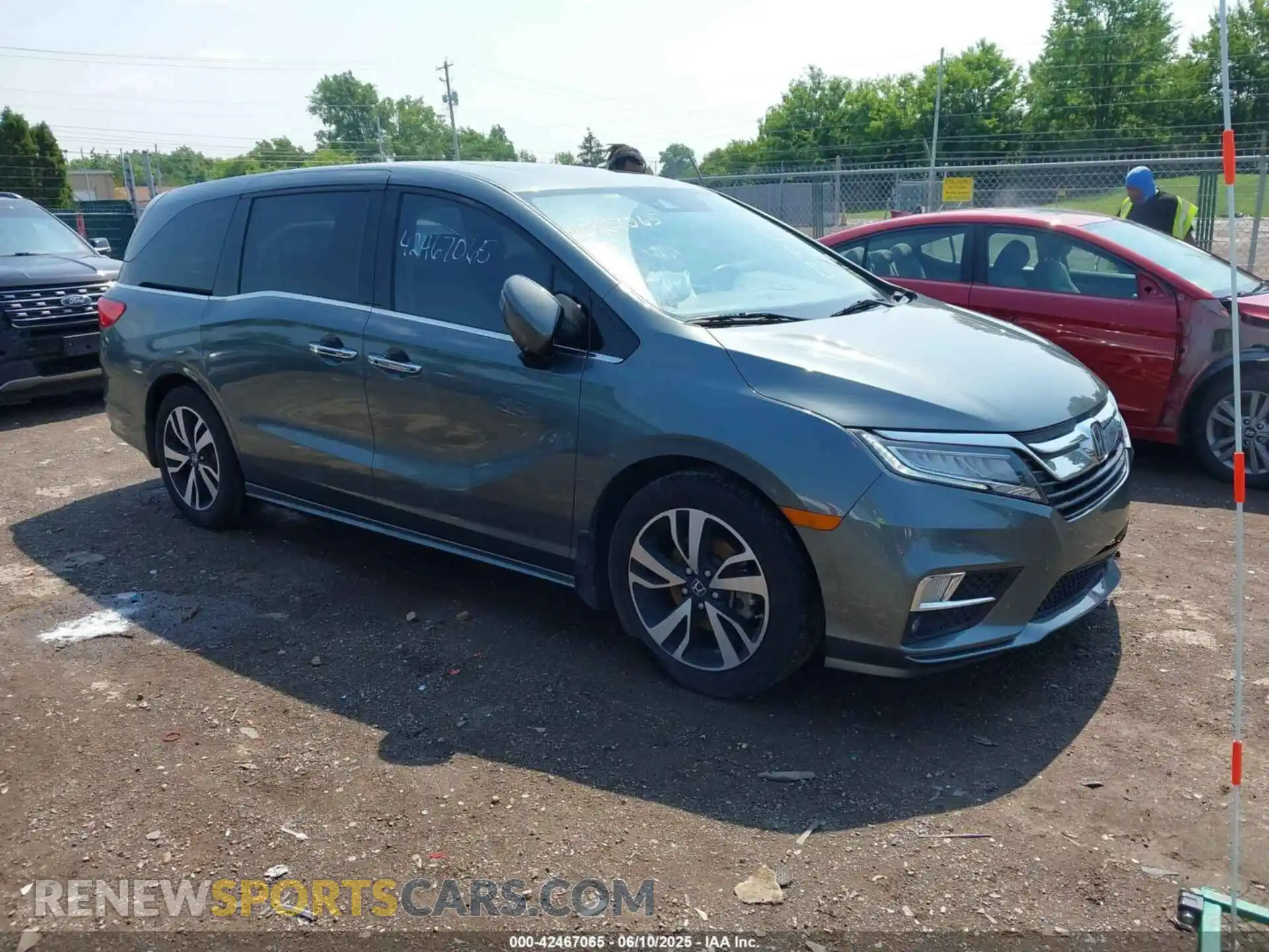 1 Photograph of a damaged car 5FNRL6H97KB094676 HONDA ODYSSEY 2019