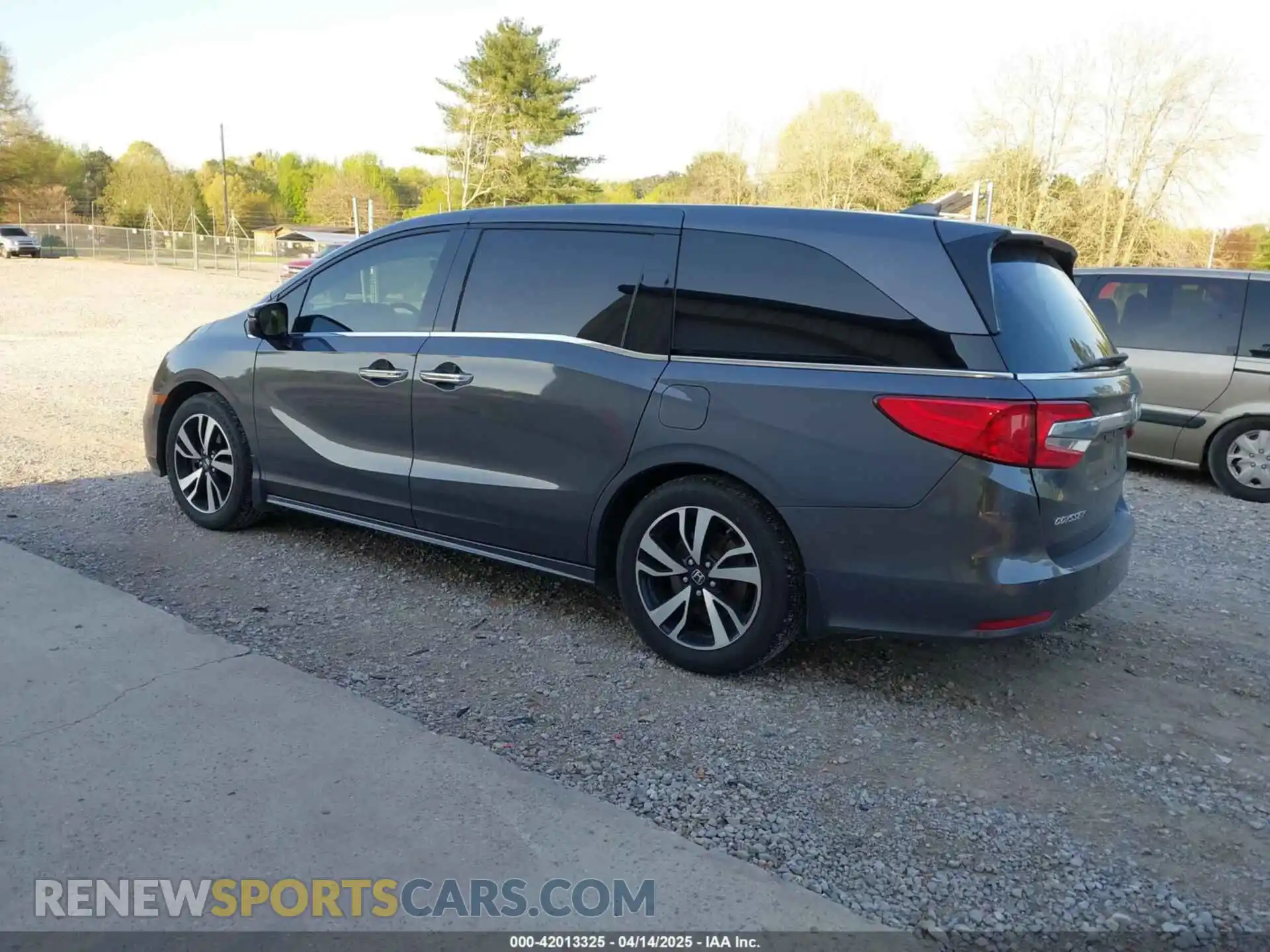 3 Photograph of a damaged car 5FNRL6H9XKB078665 HONDA ODYSSEY 2019