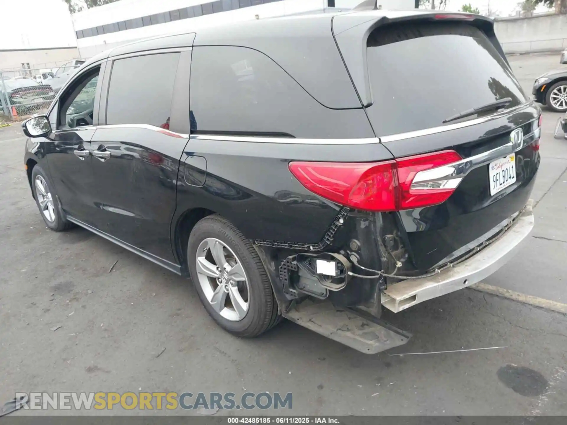 3 Photograph of a damaged car 5FNRL6H74LB018302 HONDA ODYSSEY 2020