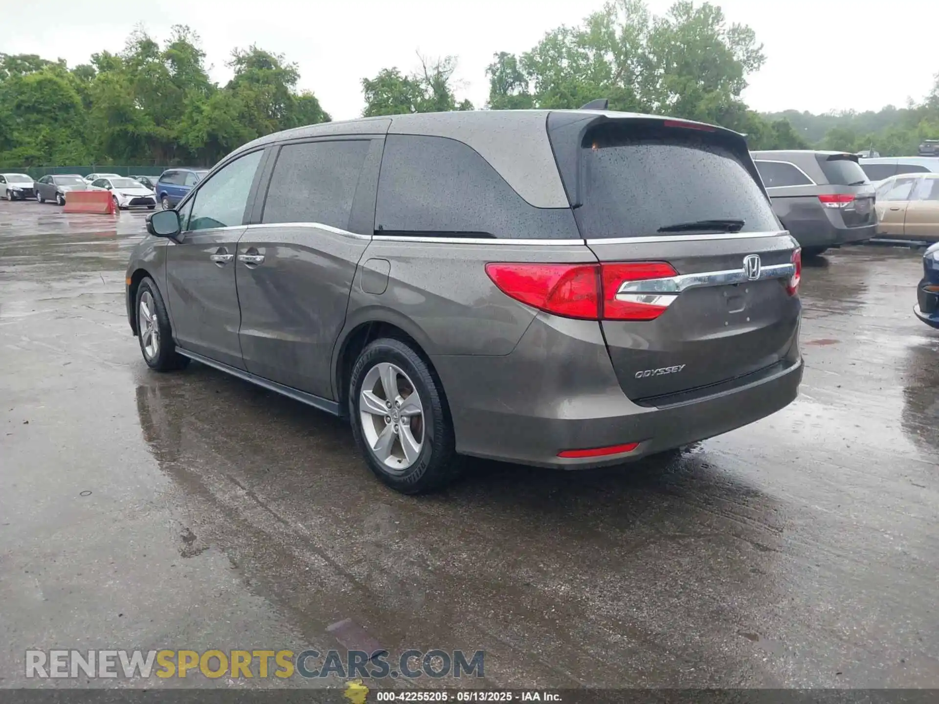3 Photograph of a damaged car 5FNRL6H75LB000360 HONDA ODYSSEY 2020