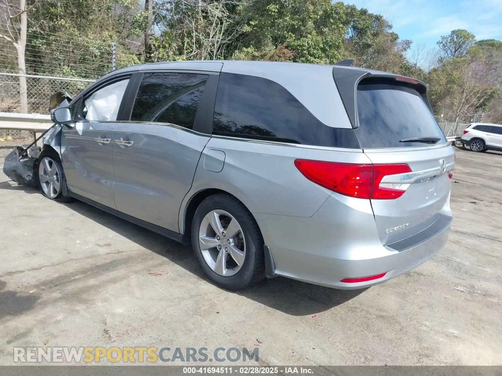 3 Photograph of a damaged car 5FNRL6H78LB036379 HONDA ODYSSEY 2020