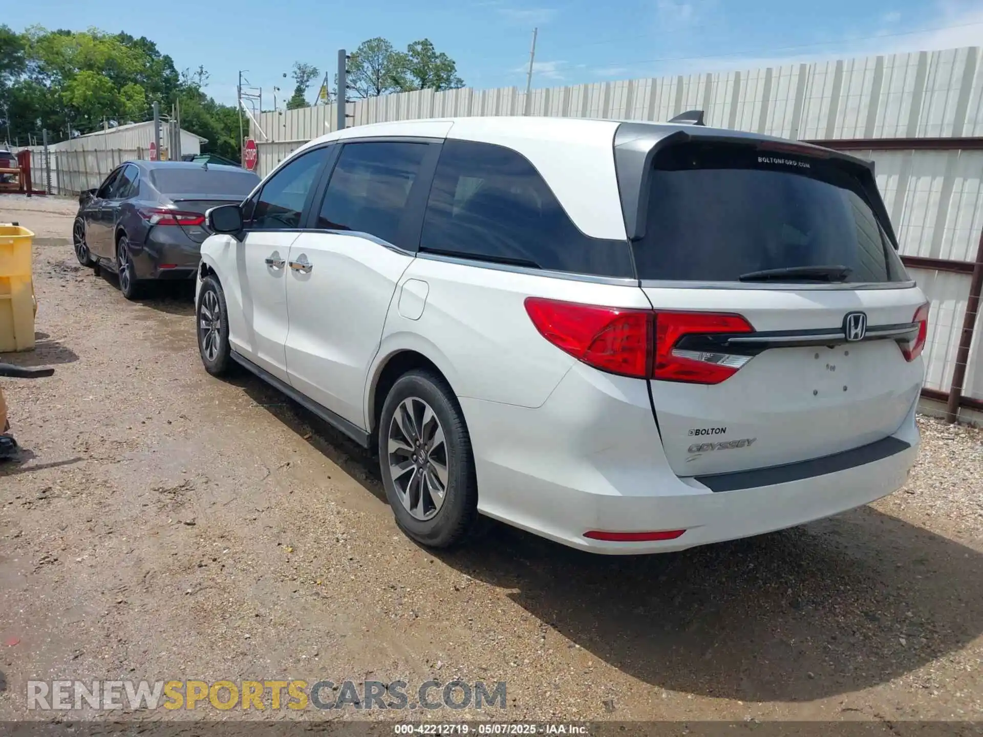 3 Photograph of a damaged car 5FNRL6H70MB012952 HONDA ODYSSEY 2021