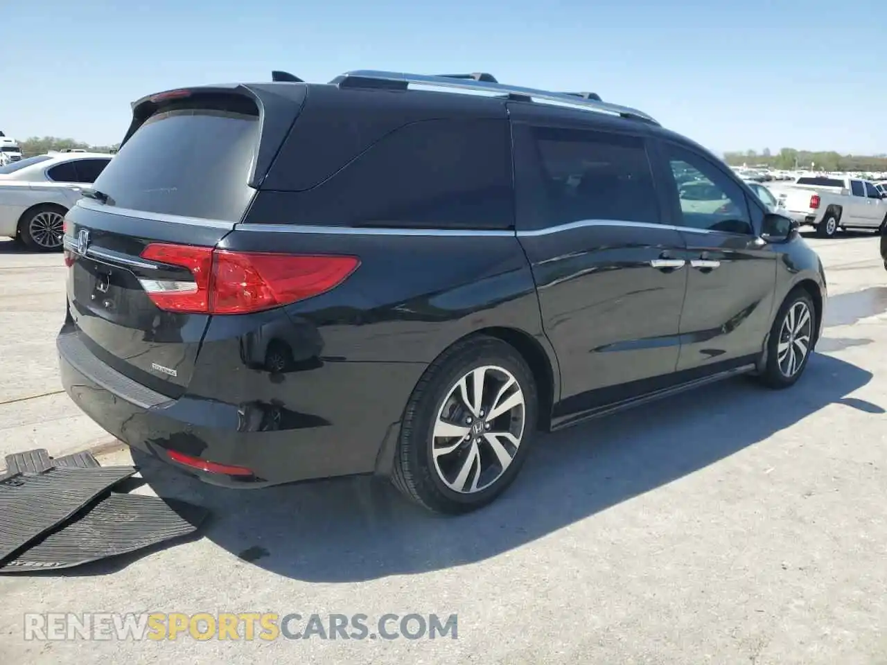 3 Photograph of a damaged car 5FNRL6H80MB036564 HONDA ODYSSEY 2021