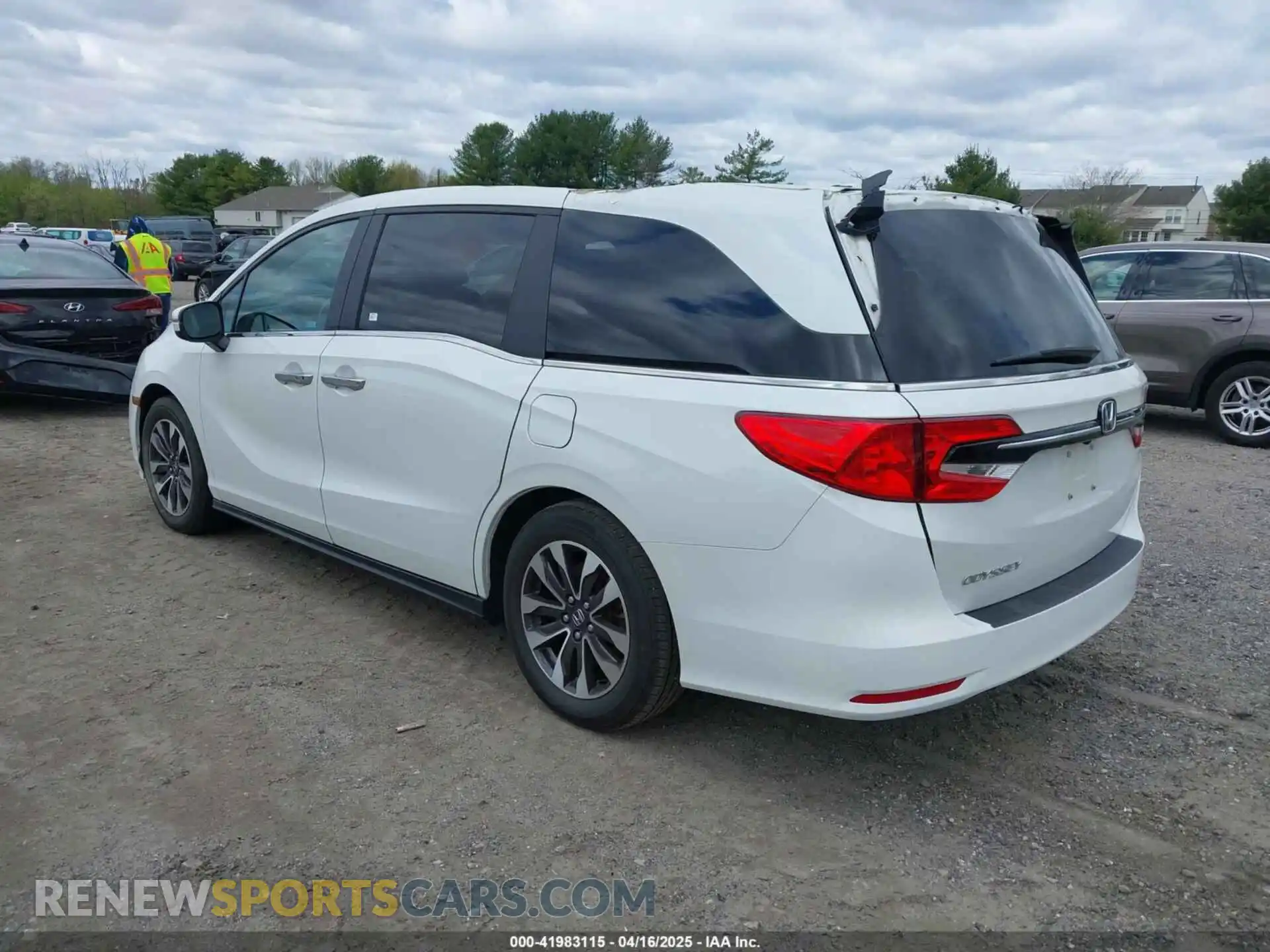 3 Photograph of a damaged car 5FNRL6H74NB048872 HONDA ODYSSEY 2022