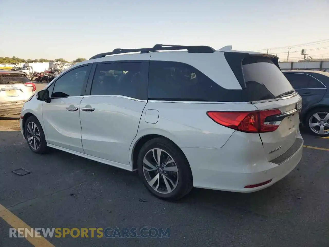 2 Photograph of a damaged car 5FNRL6H88NB000977 HONDA ODYSSEY 2022