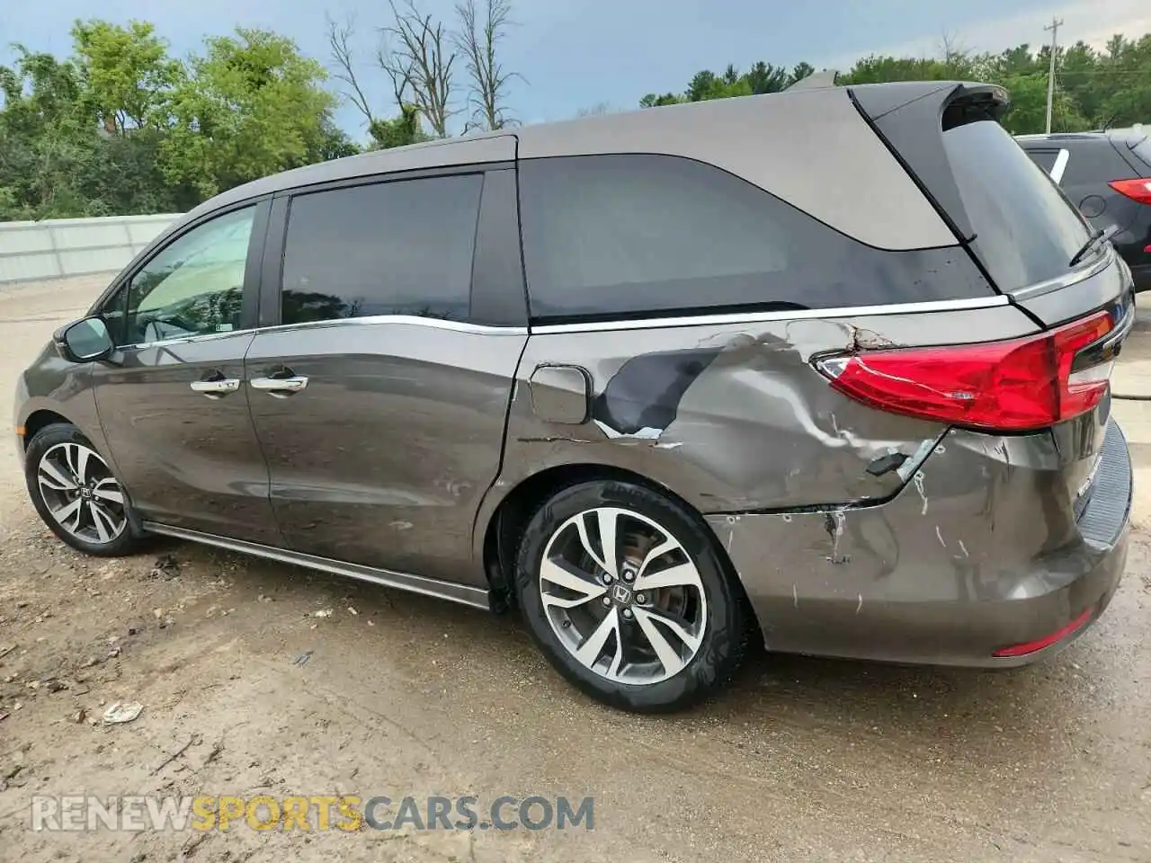 2 Photograph of a damaged car 5FNRL6H89NB020462 HONDA ODYSSEY 2022