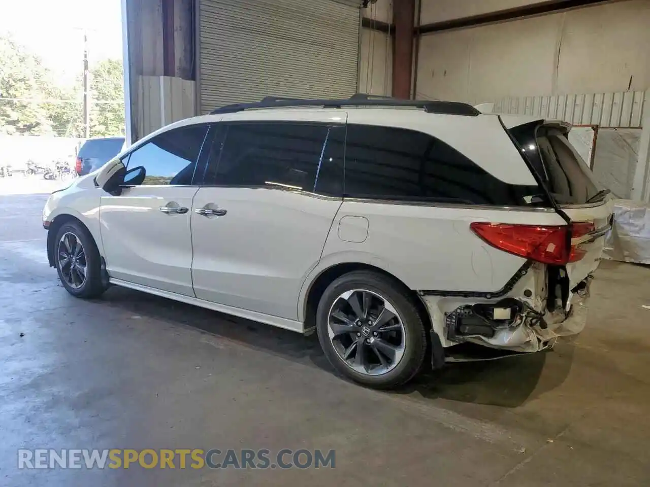 2 Photograph of a damaged car 5FNRL6H91NB006208 HONDA ODYSSEY 2022