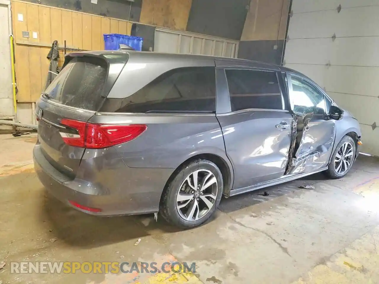 3 Photograph of a damaged car 5FNRL6H82PB005725 HONDA ODYSSEY 2023