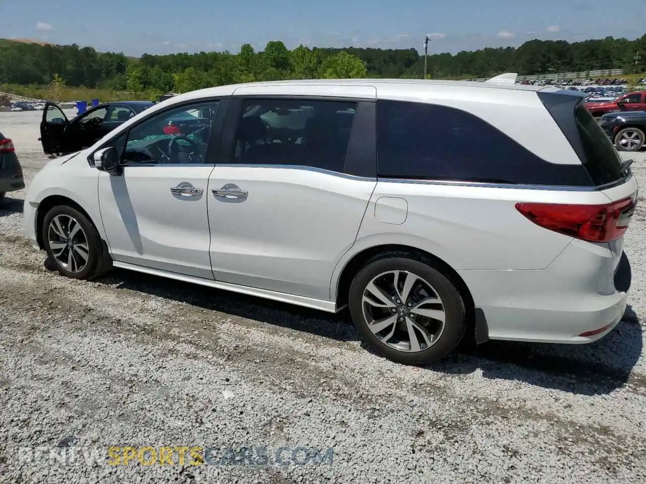 2 Photograph of a damaged car 5FNRL6H84PB071841 HONDA ODYSSEY 2023