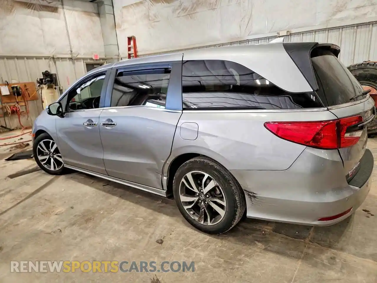2 Photograph of a damaged car 5FNRL6H8XPB038553 HONDA ODYSSEY 2023