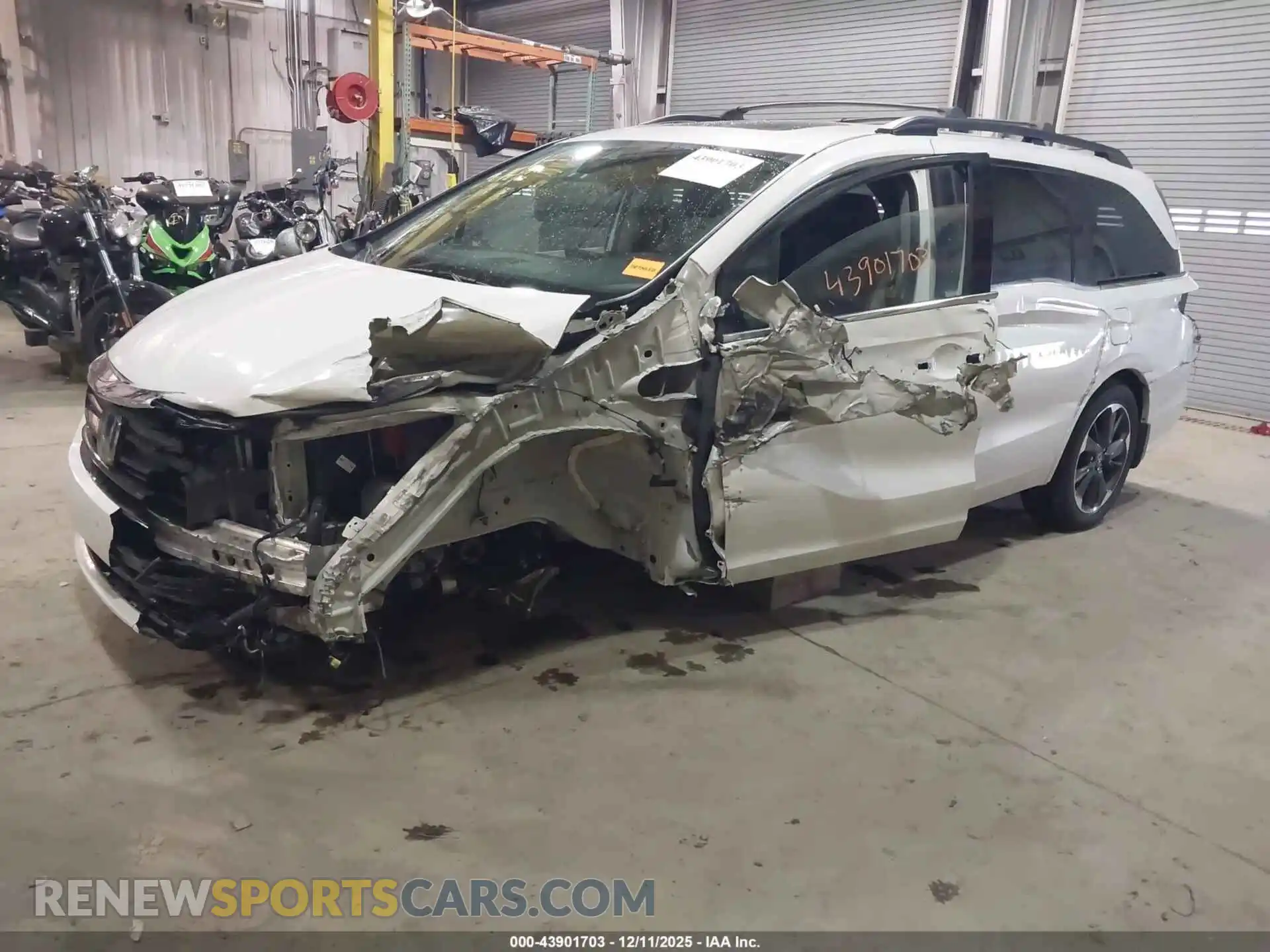 2 Photograph of a damaged car 5FNRL6H95PB030675 HONDA ODYSSEY 2023