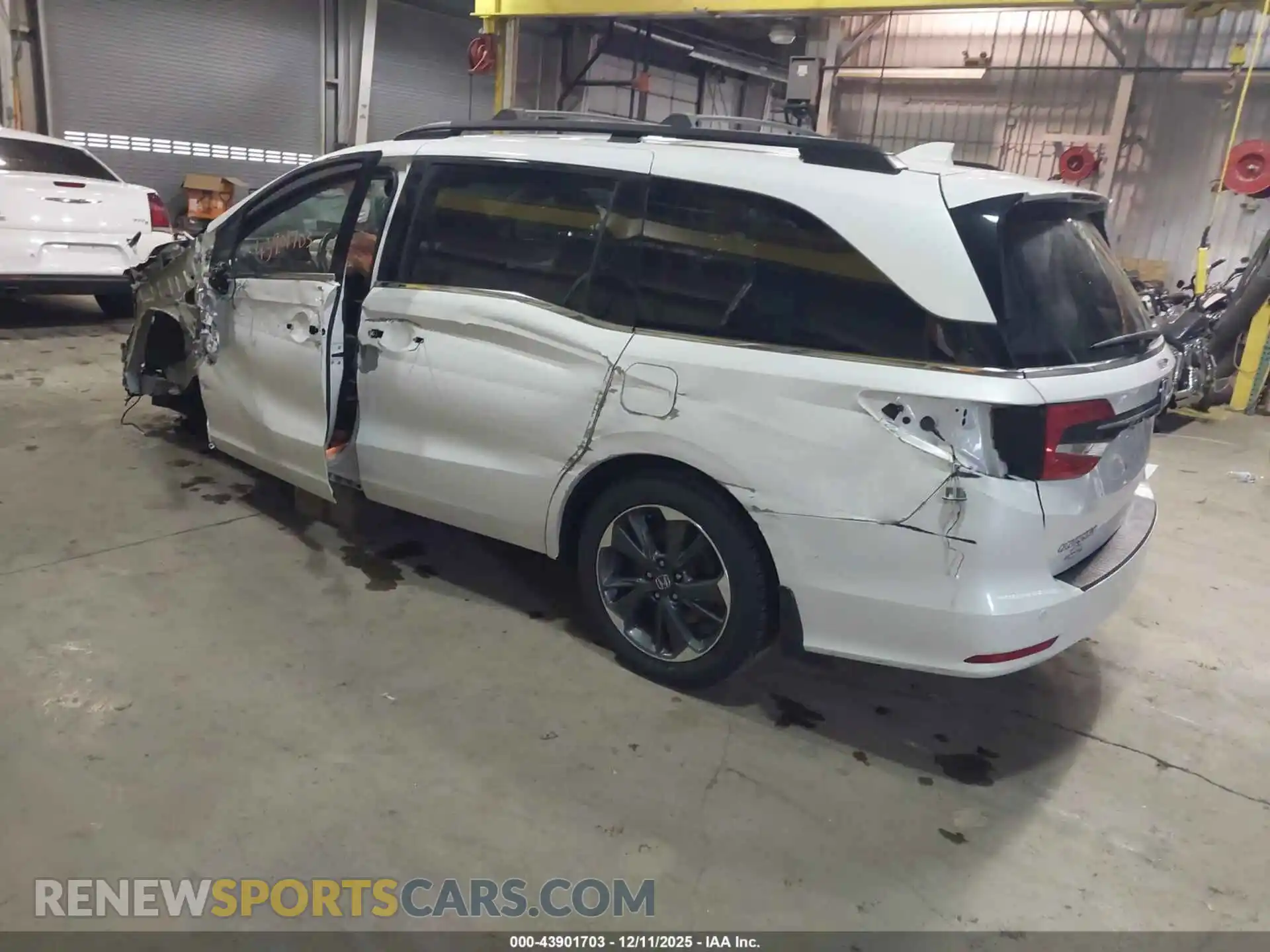 3 Photograph of a damaged car 5FNRL6H95PB030675 HONDA ODYSSEY 2023