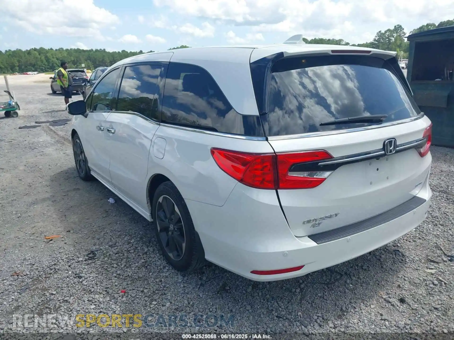 3 Photograph of a damaged car 5FNRL6H97PB047753 HONDA ODYSSEY 2023
