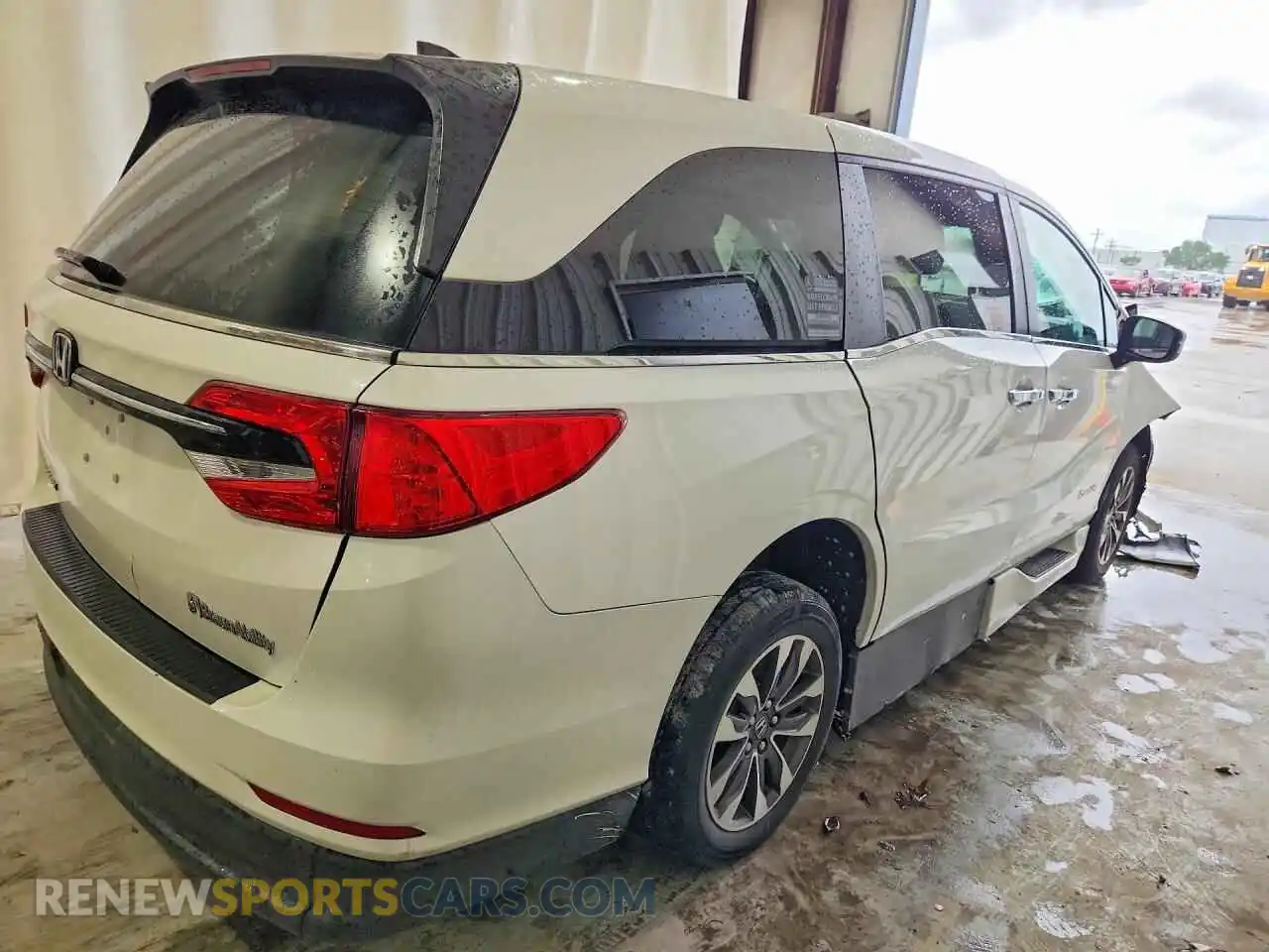 3 Photograph of a damaged car 5FNRL6H68RB068894 HONDA ODYSSEY 2024