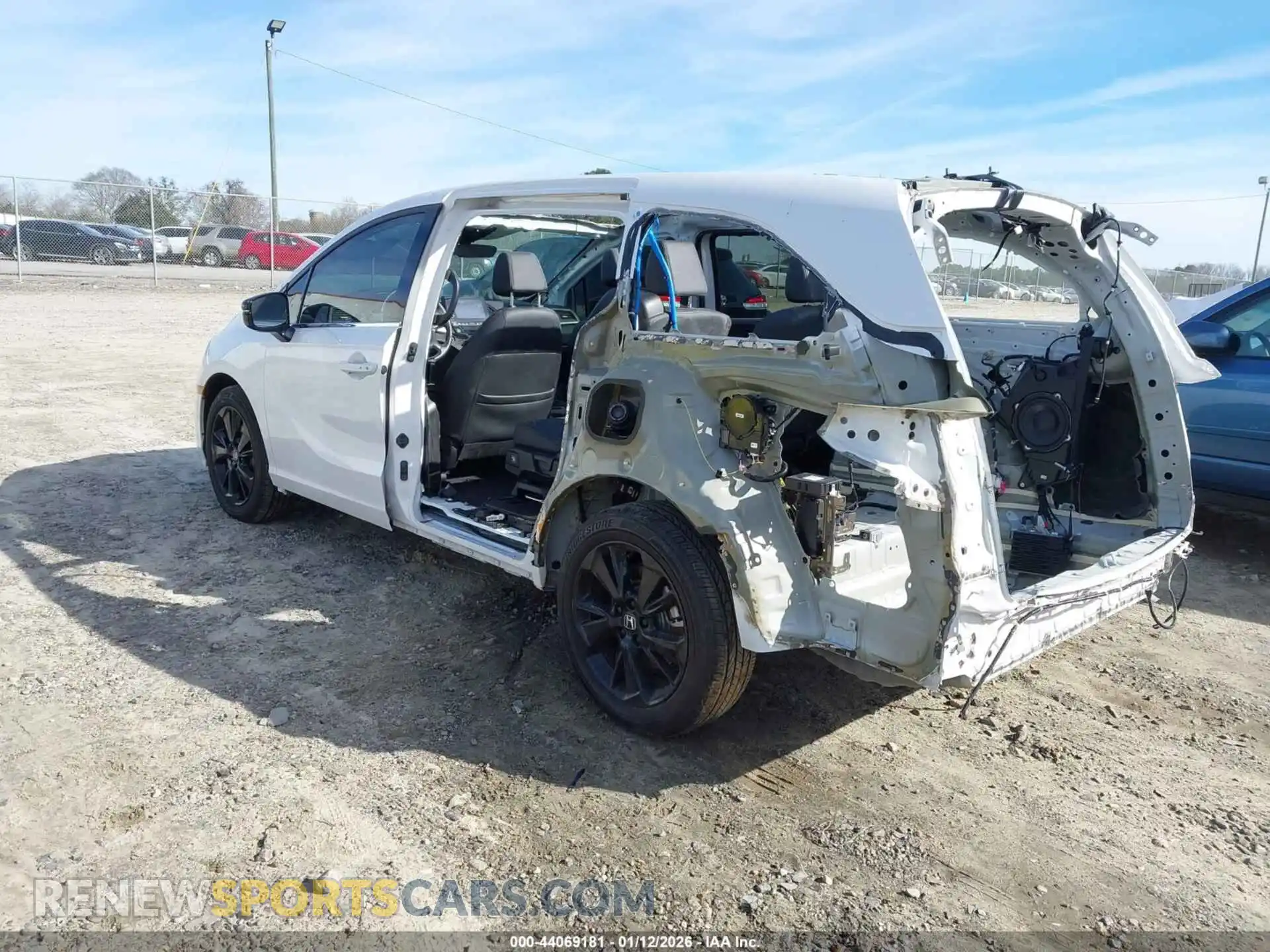 3 Фотография поврежденного автомобиля 5FNRL6H72RB024382 HONDA ODYSSEY 2024