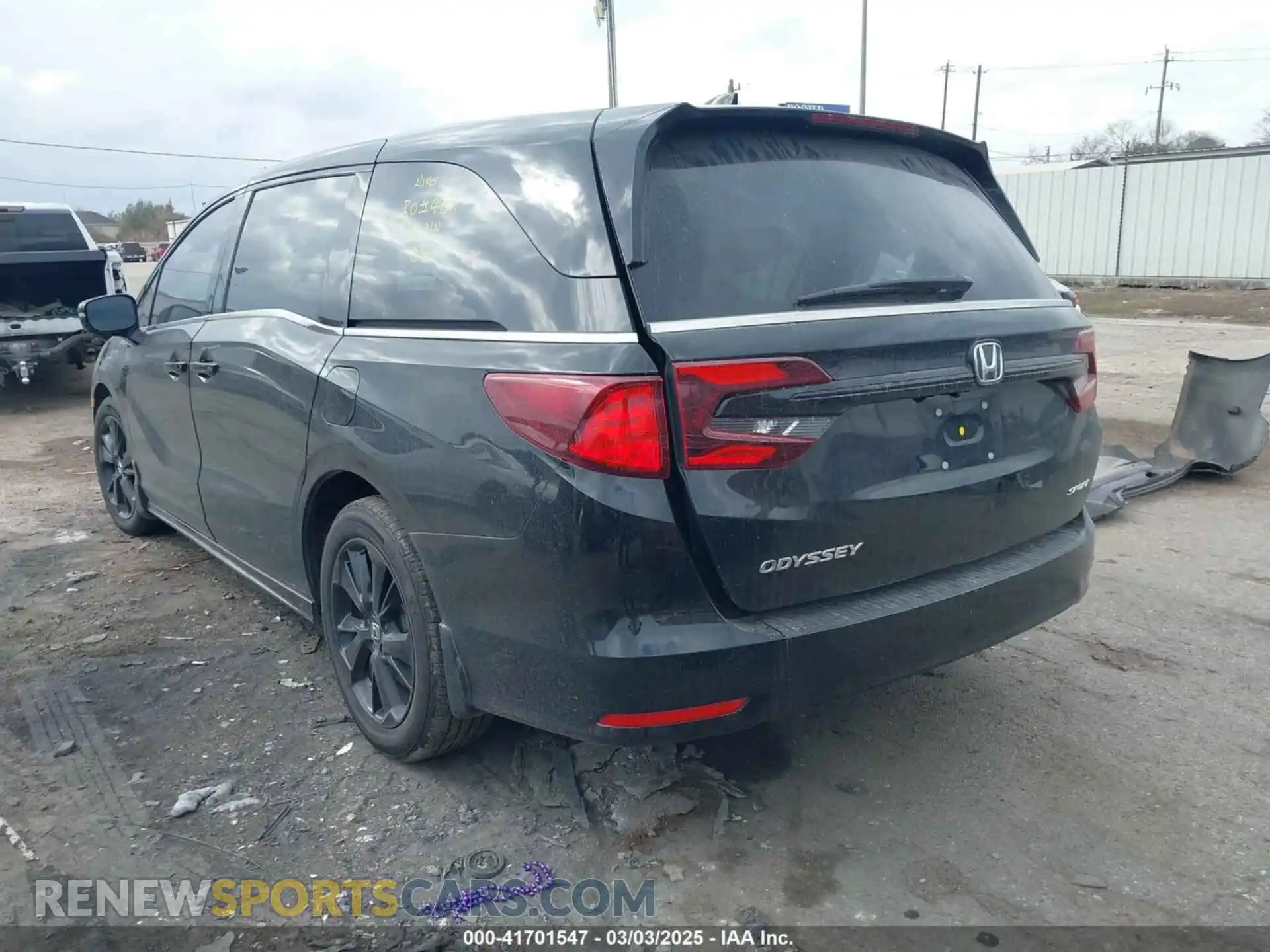 3 Photograph of a damaged car 5FNRL6H75RB056176 HONDA ODYSSEY 2024