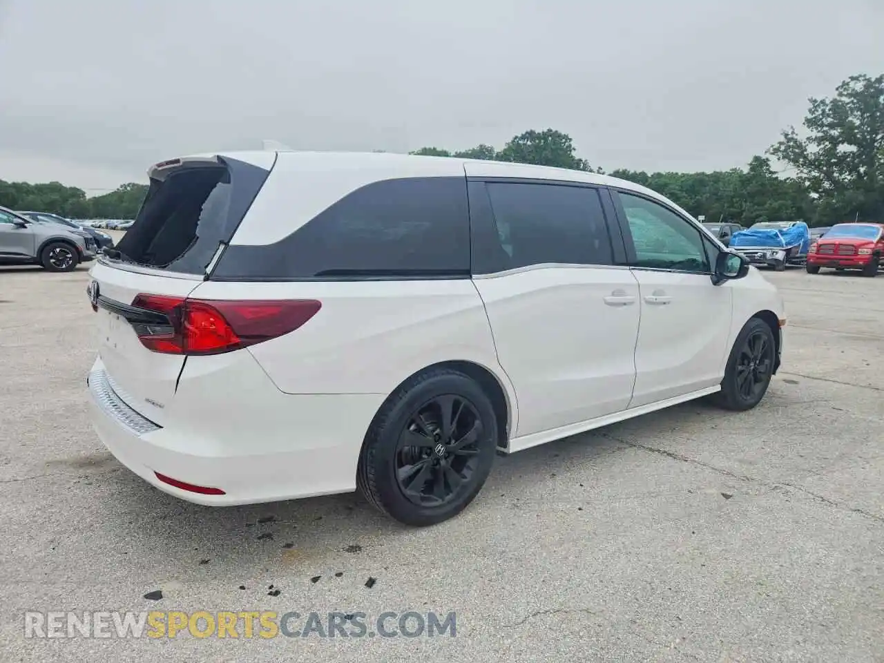3 Photograph of a damaged car 5FNRL6H75RB068540 HONDA ODYSSEY 2024