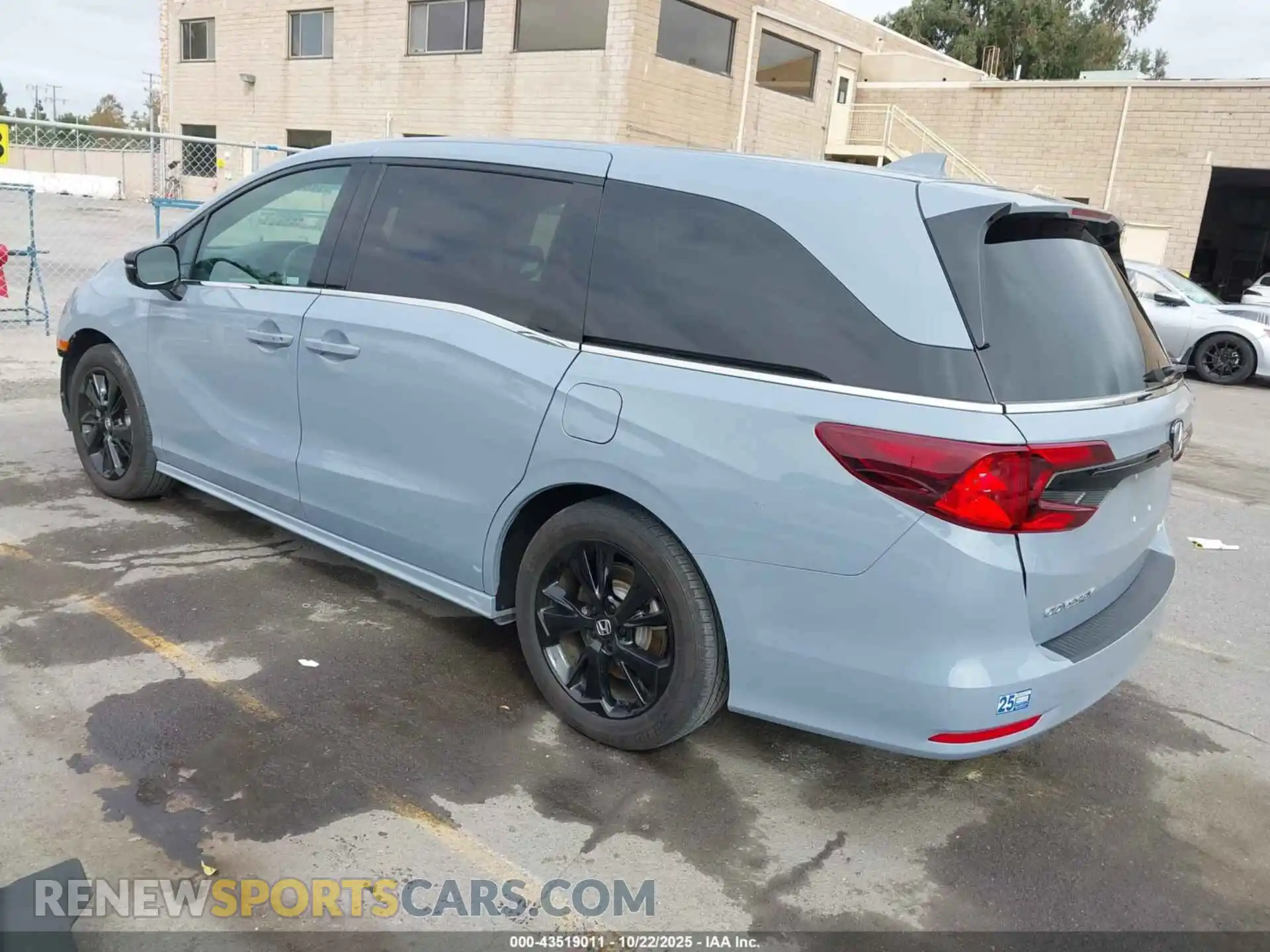 3 Photograph of a damaged car 5FNRL6H77RB065445 HONDA ODYSSEY 2024