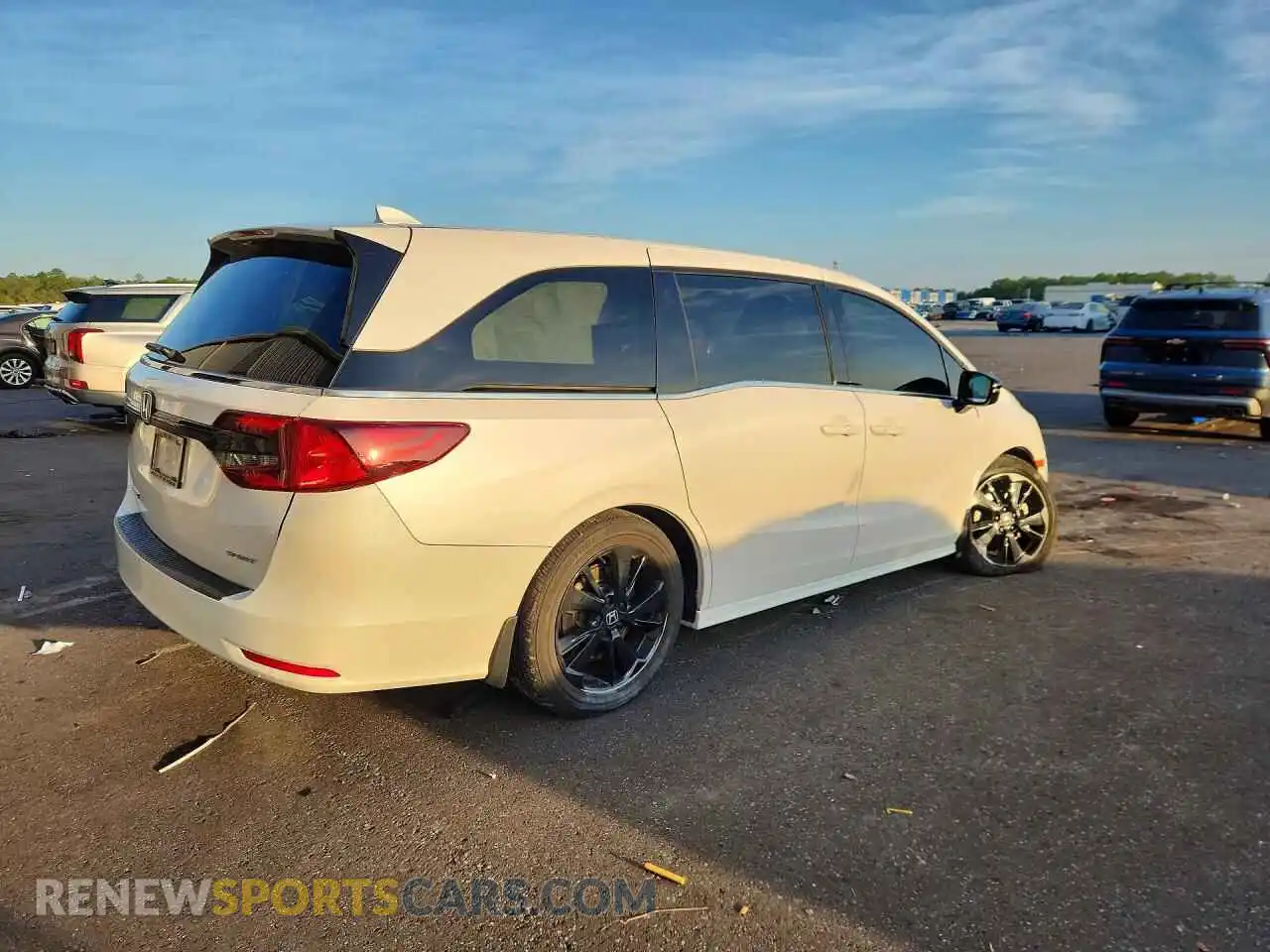 3 Photograph of a damaged car 5FNRL6H7XRB068971 HONDA ODYSSEY 2024