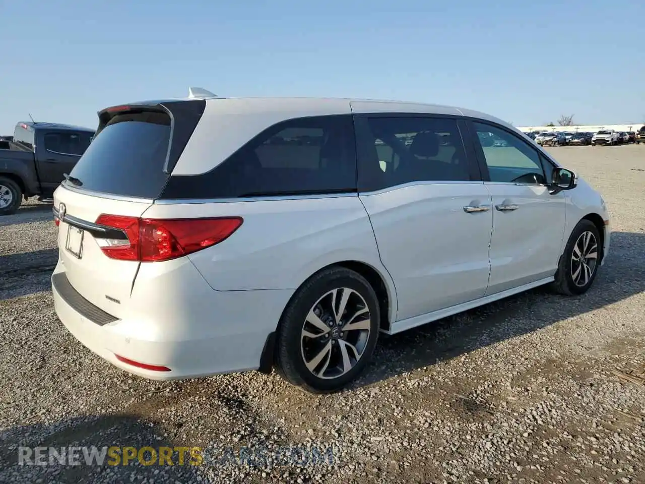 3 Photograph of a damaged car 5FNRL6H82RB039313 HONDA ODYSSEY 2024