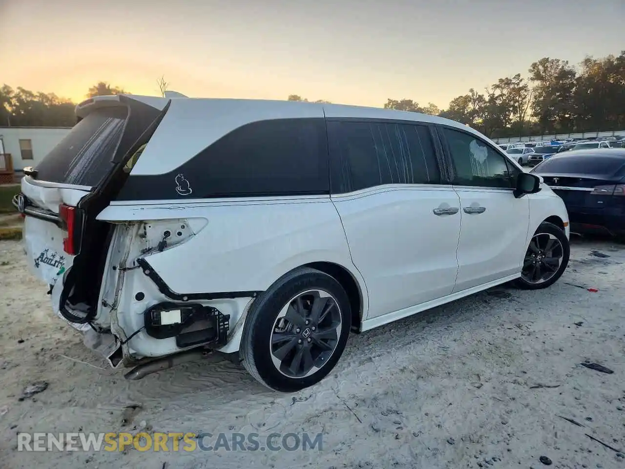 3 Photograph of a damaged car 5FNRL6H96RB017288 HONDA ODYSSEY 2024