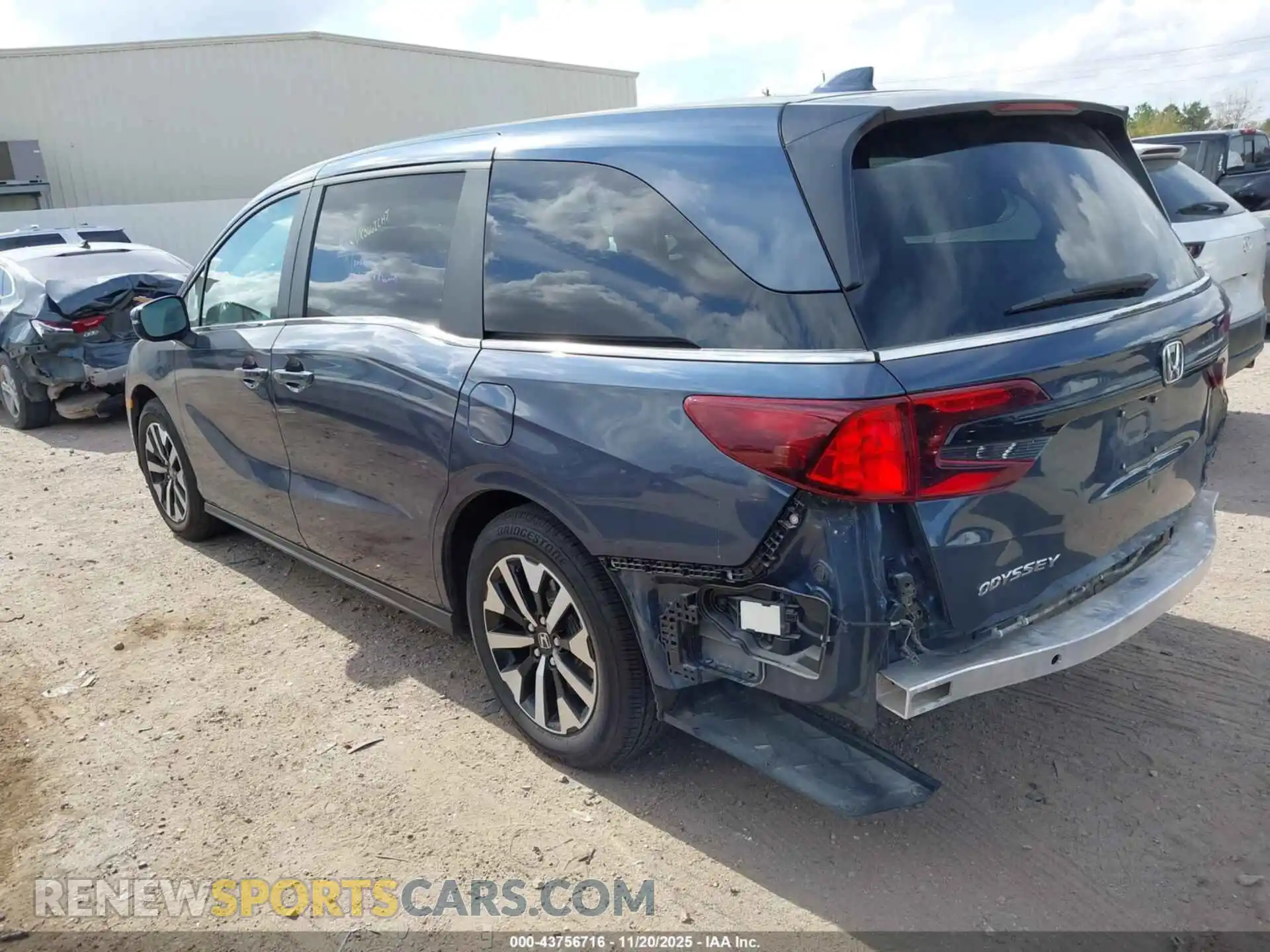 3 Photograph of a damaged car 5FNRL6H64SB079140 HONDA ODYSSEY 2025