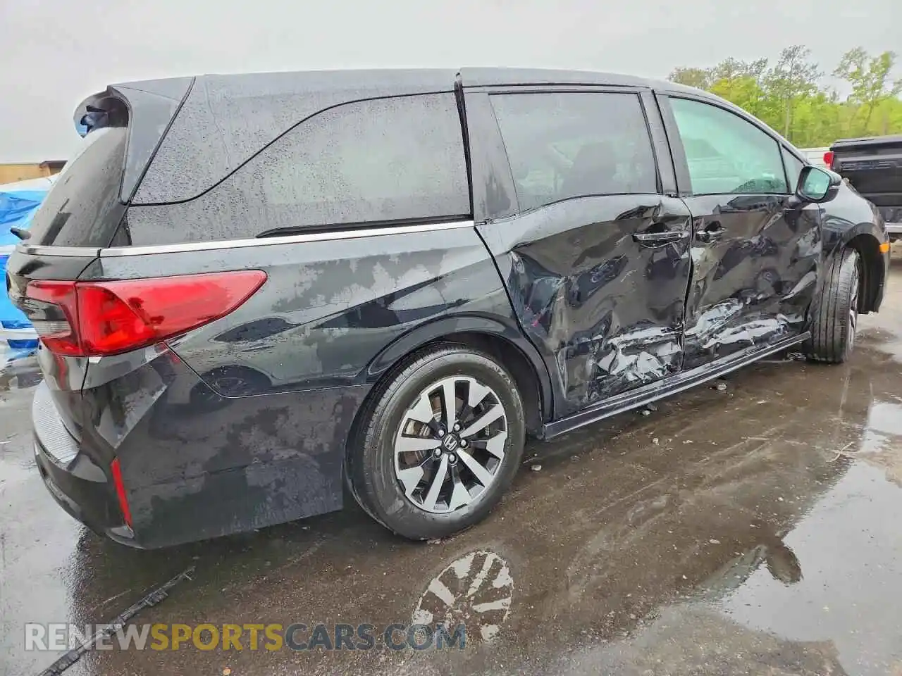 3 Photograph of a damaged car 5FNRL6H64SB084290 HONDA ODYSSEY 2025