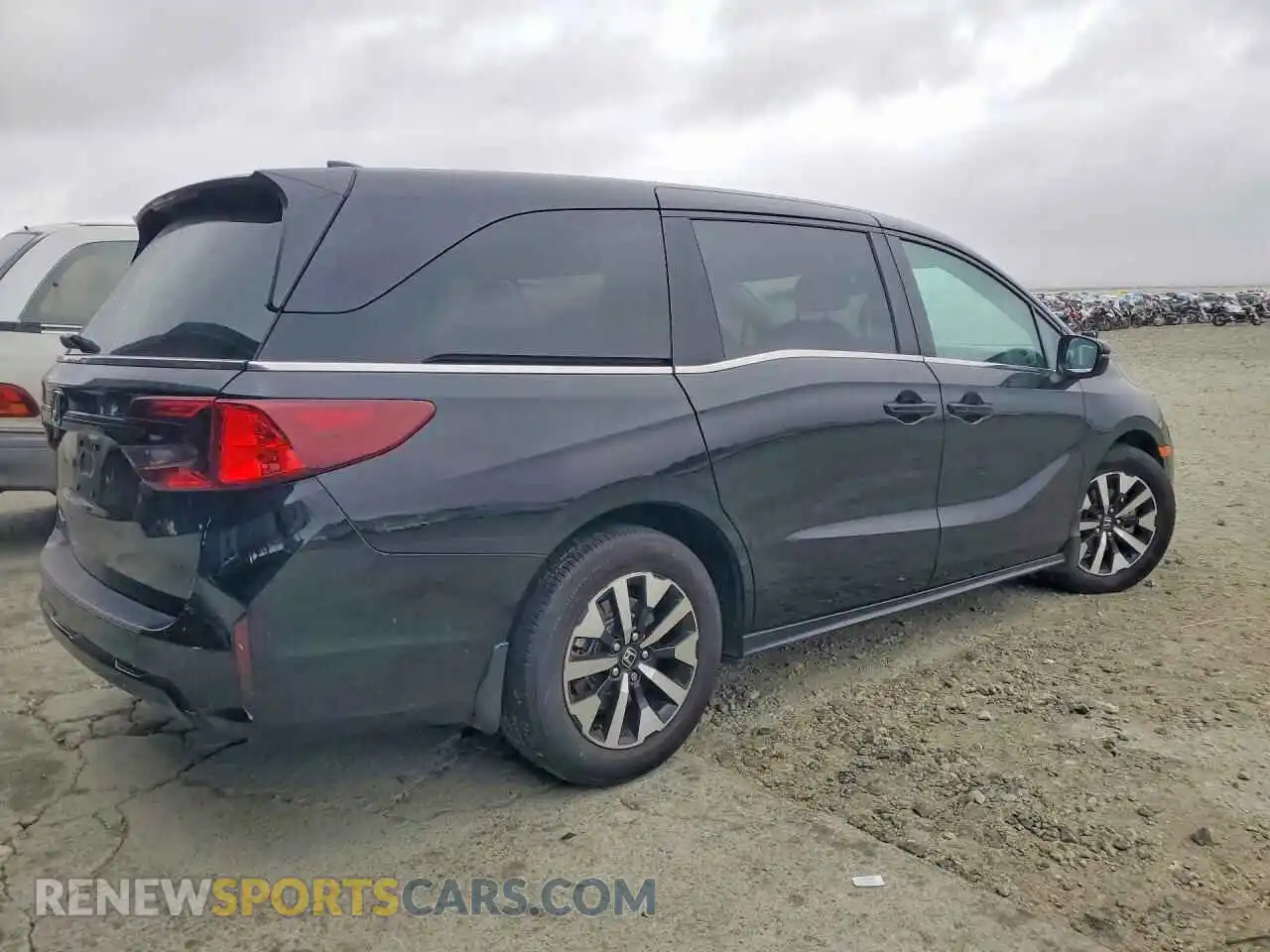 3 Photograph of a damaged car 5FNRL6H68SB069680 HONDA ODYSSEY 2025