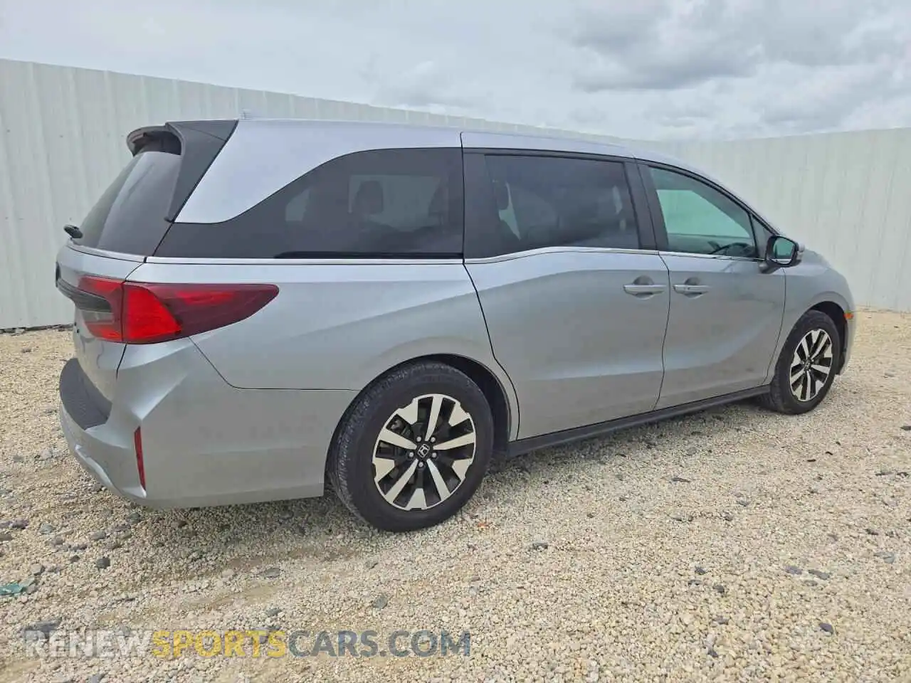 3 Photograph of a damaged car 5FNRL6H68SB084843 HONDA ODYSSEY 2025