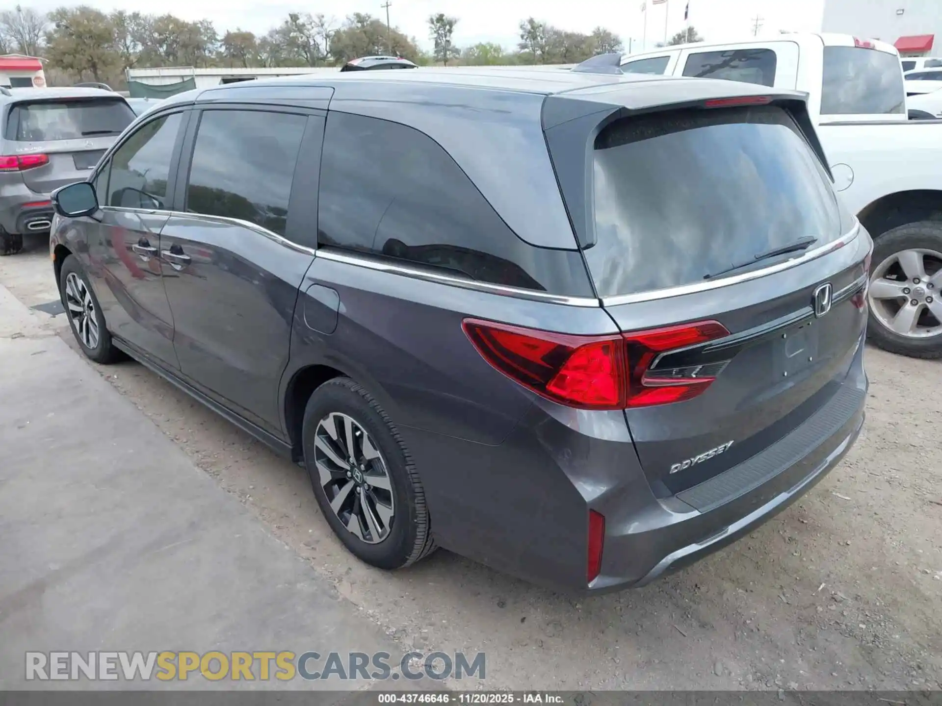 3 Photograph of a damaged car 5FNRL6H6XSB038043 HONDA ODYSSEY 2025