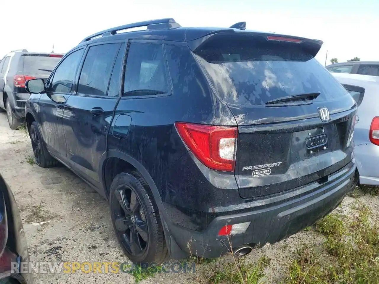 2 Photograph of a damaged car 5FNYF8H00MB010068 HONDA PASSPORT 2021