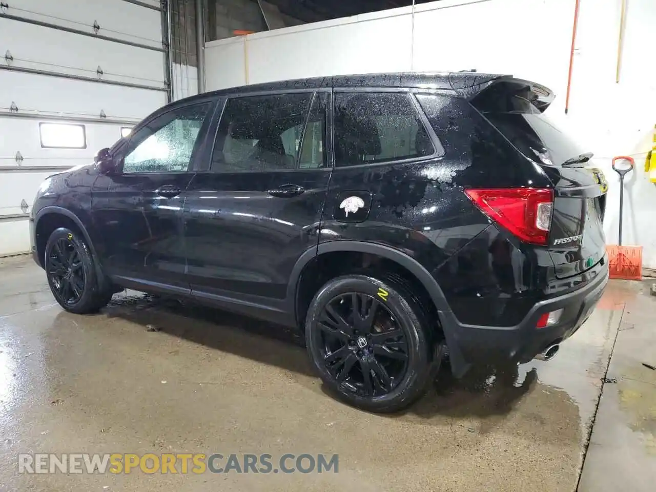 2 Photograph of a damaged car 5FNYF8H25MB043181 HONDA PASSPORT 2021