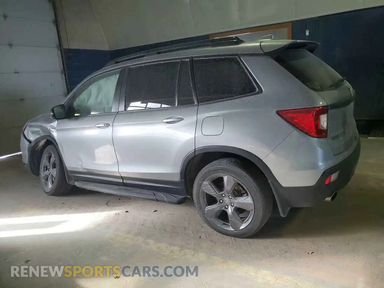 2 Photograph of a damaged car 5FNYF8H93MB010192 HONDA PASSPORT 2021