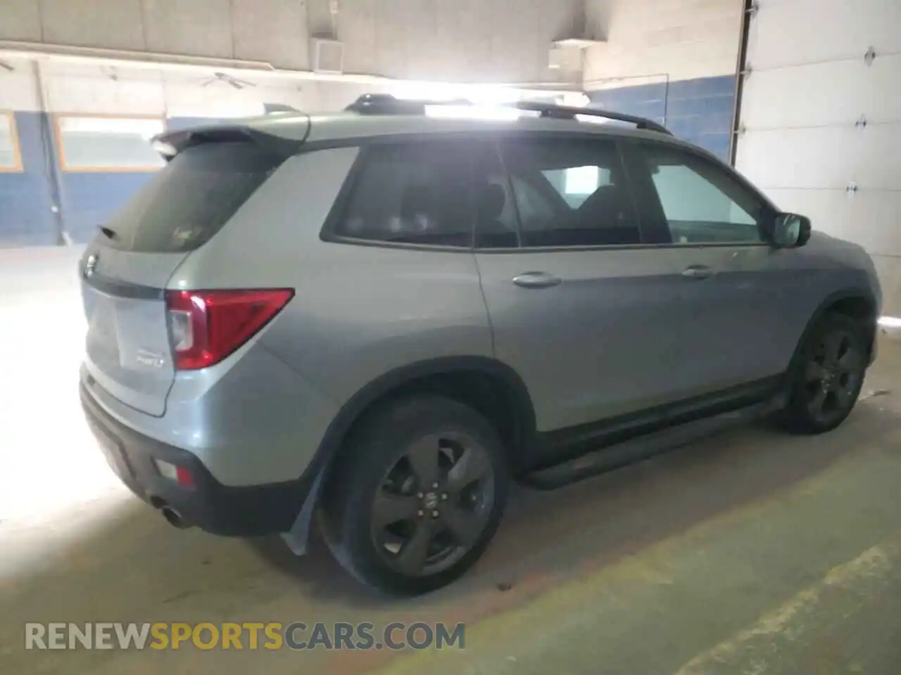 3 Photograph of a damaged car 5FNYF8H93MB010192 HONDA PASSPORT 2021
