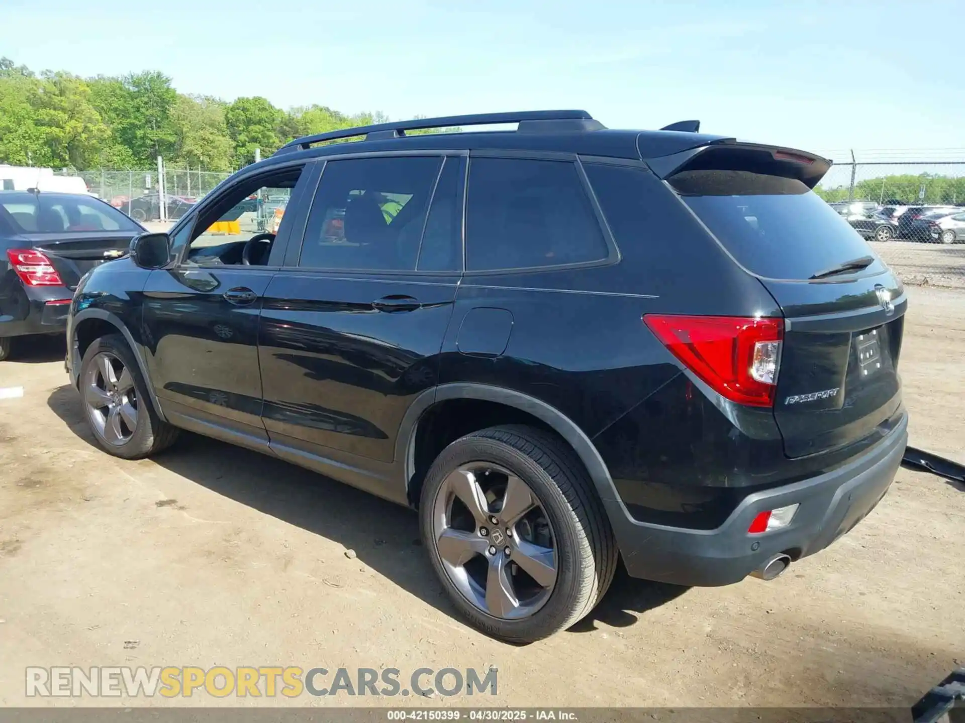 3 Photograph of a damaged car 5FNYF8H96MB014947 HONDA PASSPORT 2021