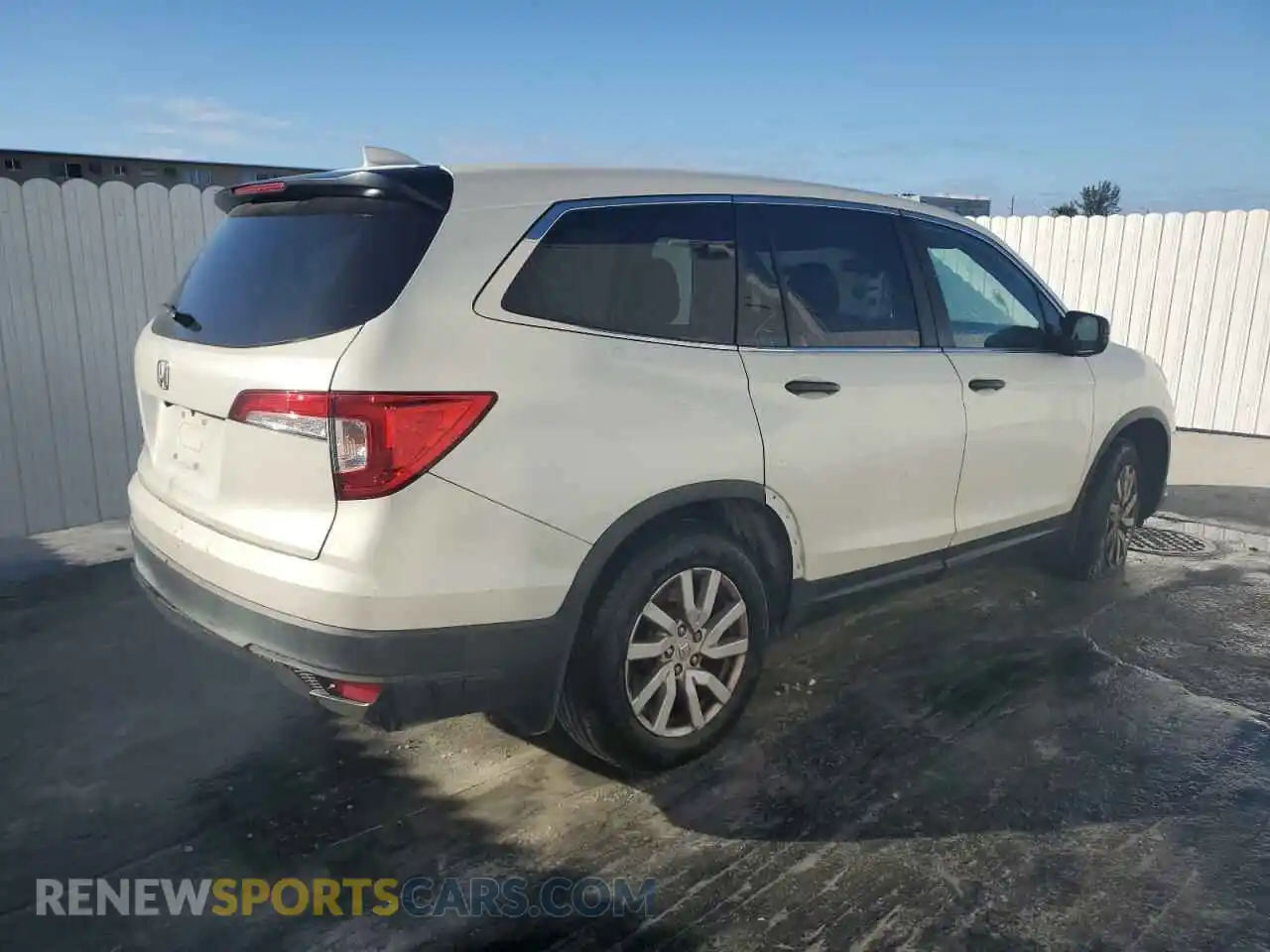 3 Photograph of a damaged car 5FNYF5H10KB012925 HONDA PILOT 2019