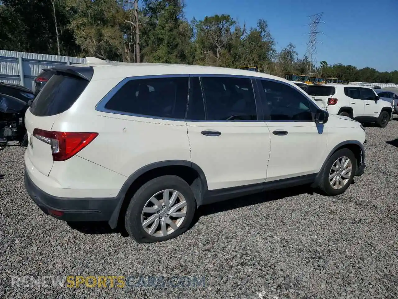 3 Photograph of a damaged car 5FNYF5H12KB006768 HONDA PILOT 2019