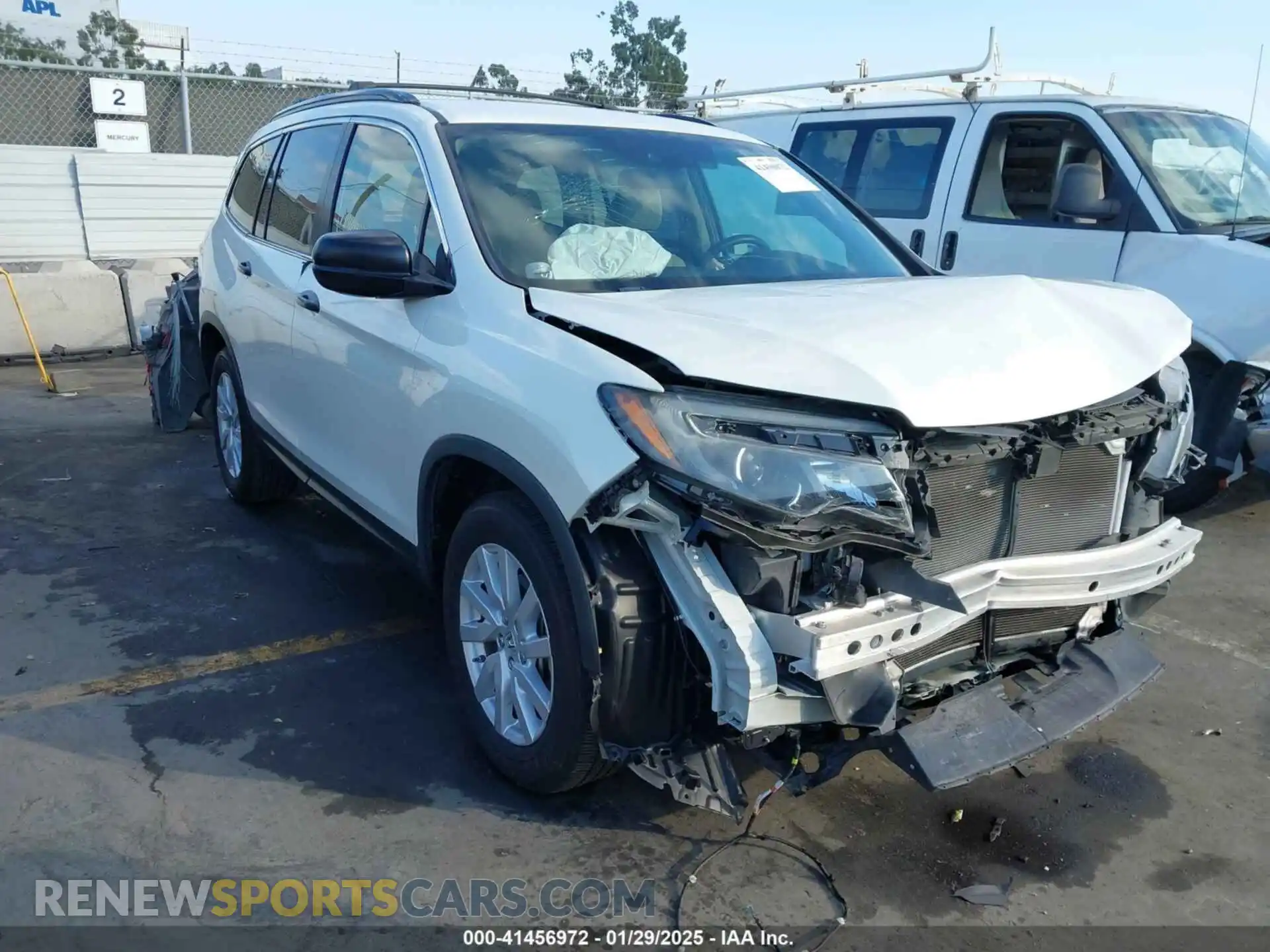 1 Photograph of a damaged car 5FNYF5H17KB016728 HONDA PILOT 2019