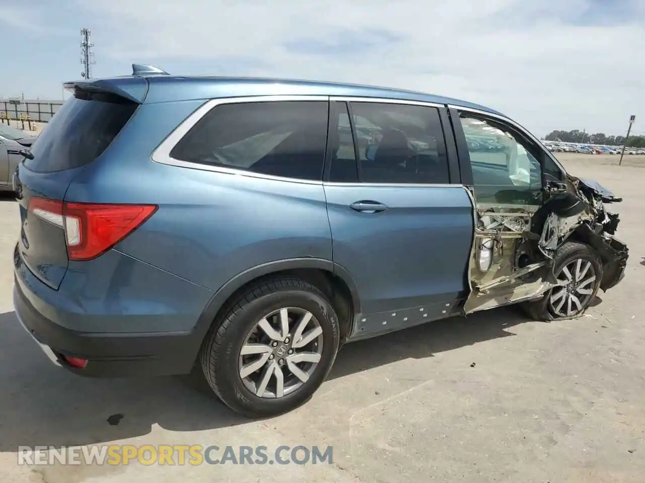 3 Photograph of a damaged car 5FNYF5H31KB036300 HONDA PILOT 2019