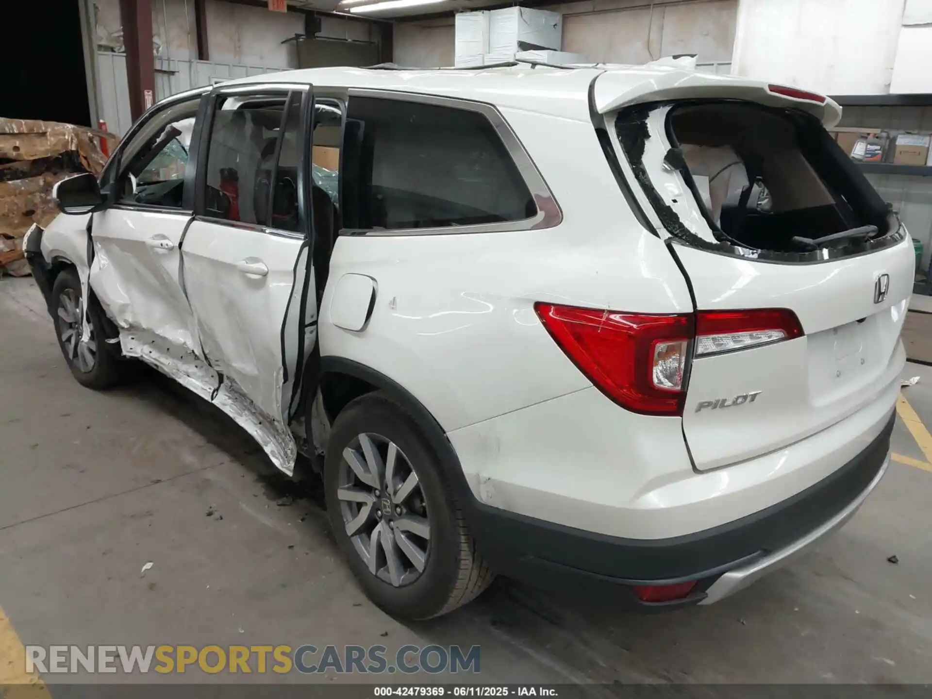 3 Photograph of a damaged car 5FNYF5H34KB017319 HONDA PILOT 2019