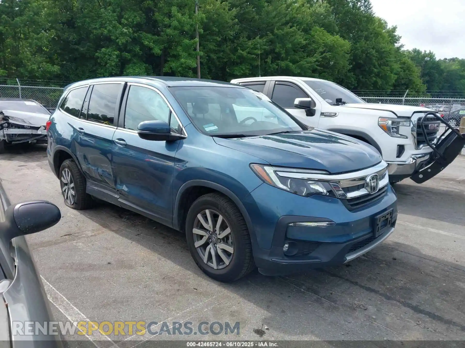 1 Photograph of a damaged car 5FNYF5H36KB015748 HONDA PILOT 2019